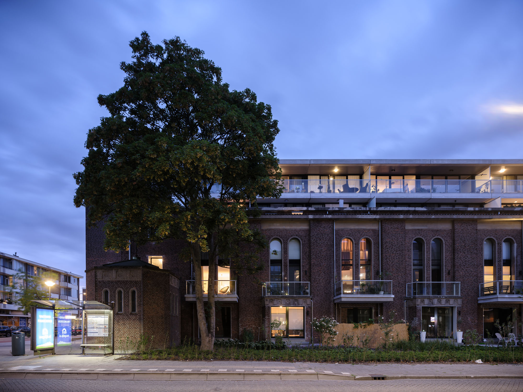 〈ロッテルダム・バウマン教会の改修（Transformation Baumann church Rotterdam）〉HOYT Architecten