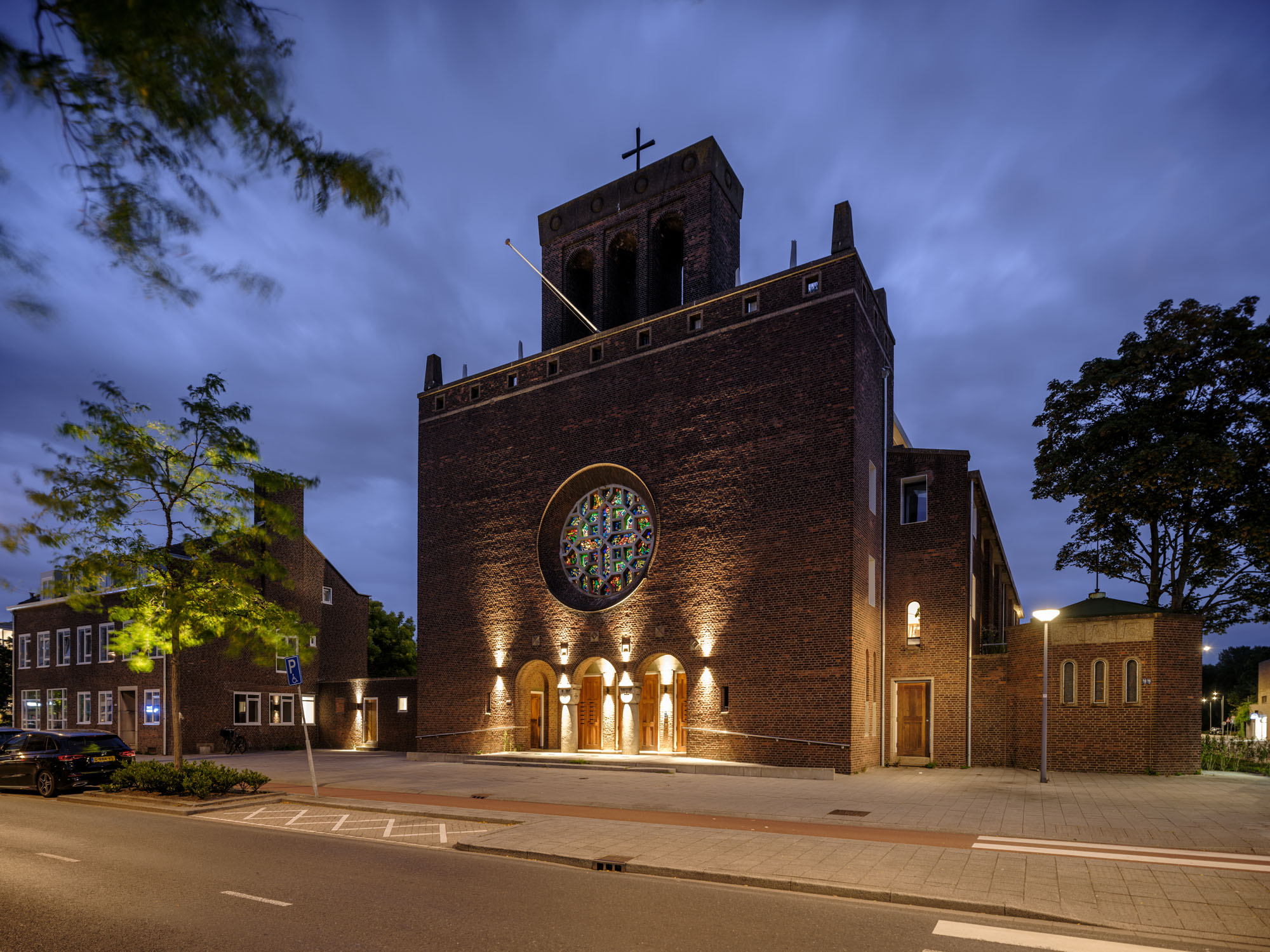 〈ロッテルダム・バウマン教会の改修（Transformation Baumann church Rotterdam）〉HOYT Architecten