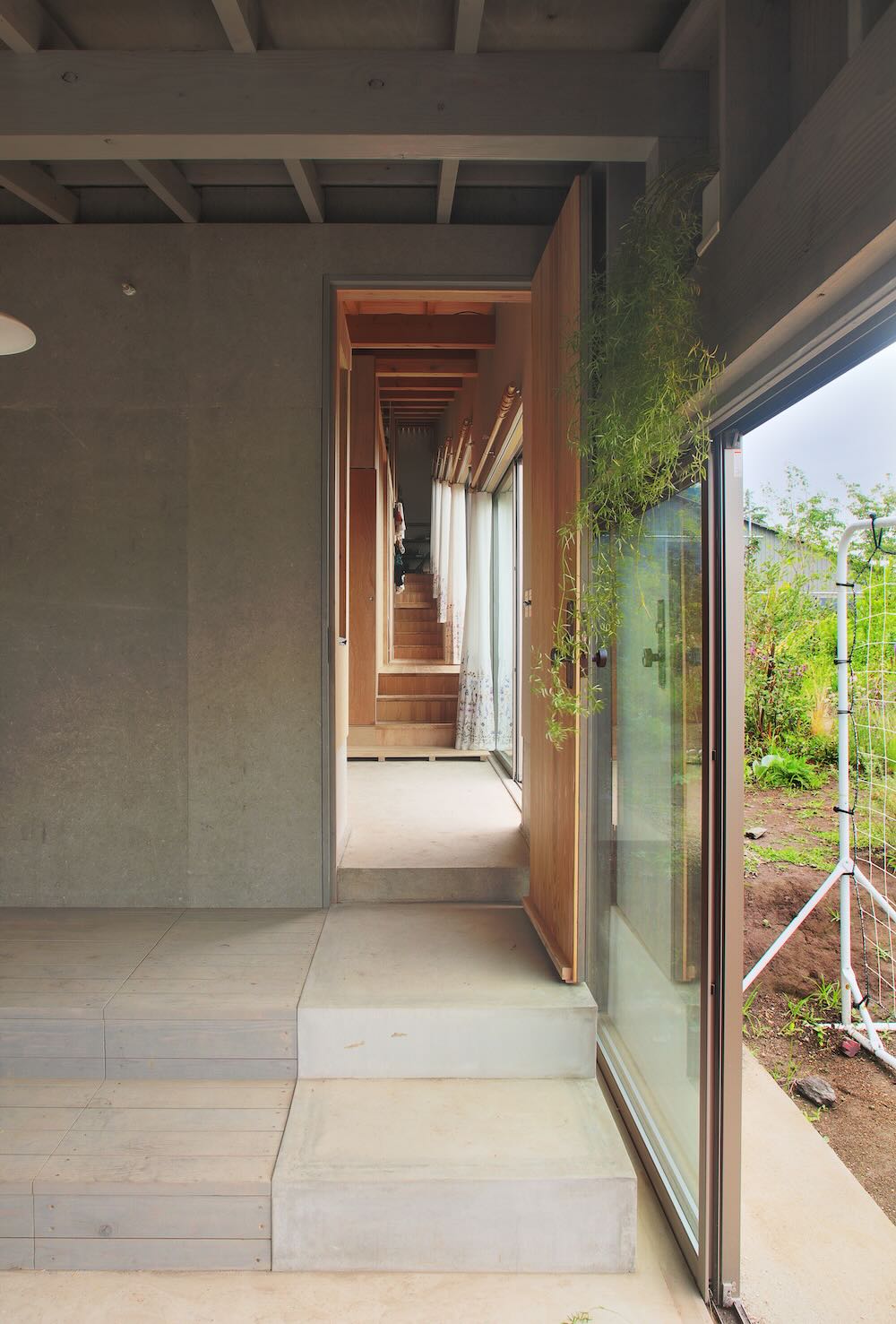 生物建築舎〈花と根〉