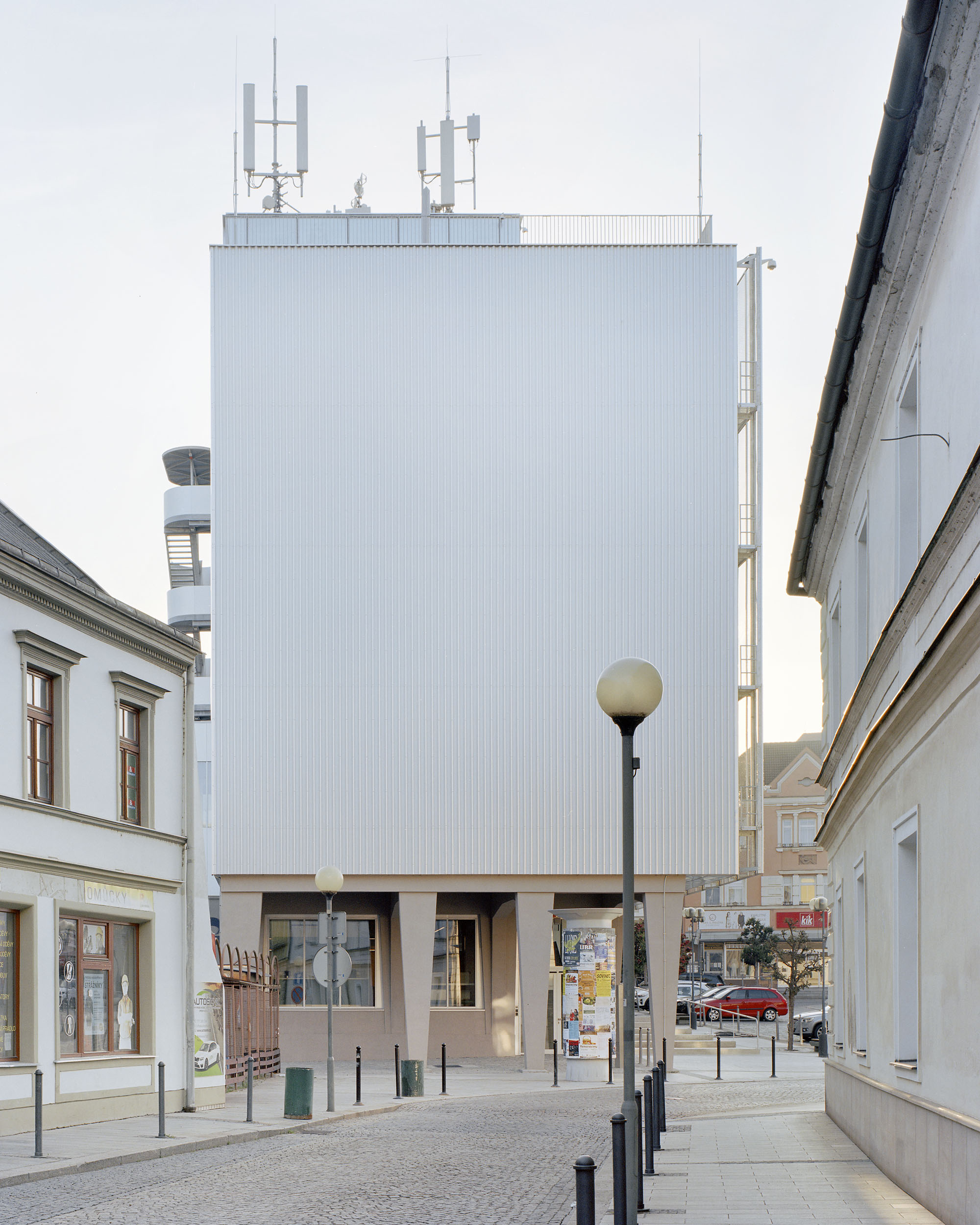 〈プルジェロフ市庁舎の再構築(Reconstruction of City Hall in Přerov)〉アトリエ・グラム(atelier gram)
