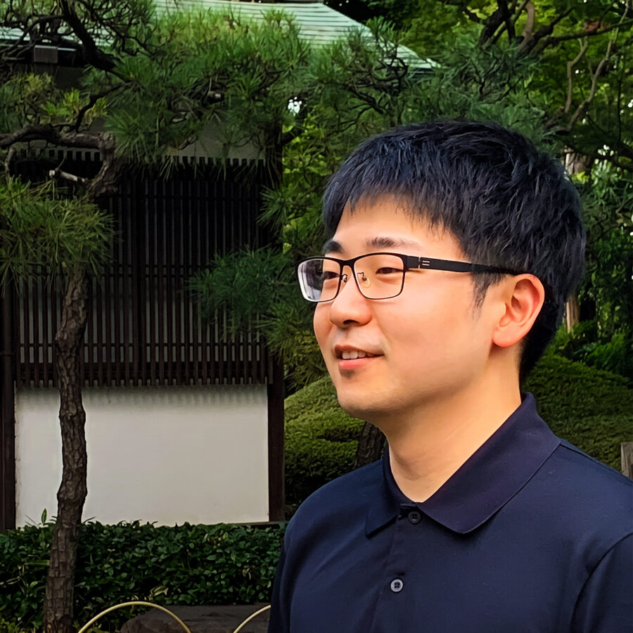 新畦友也