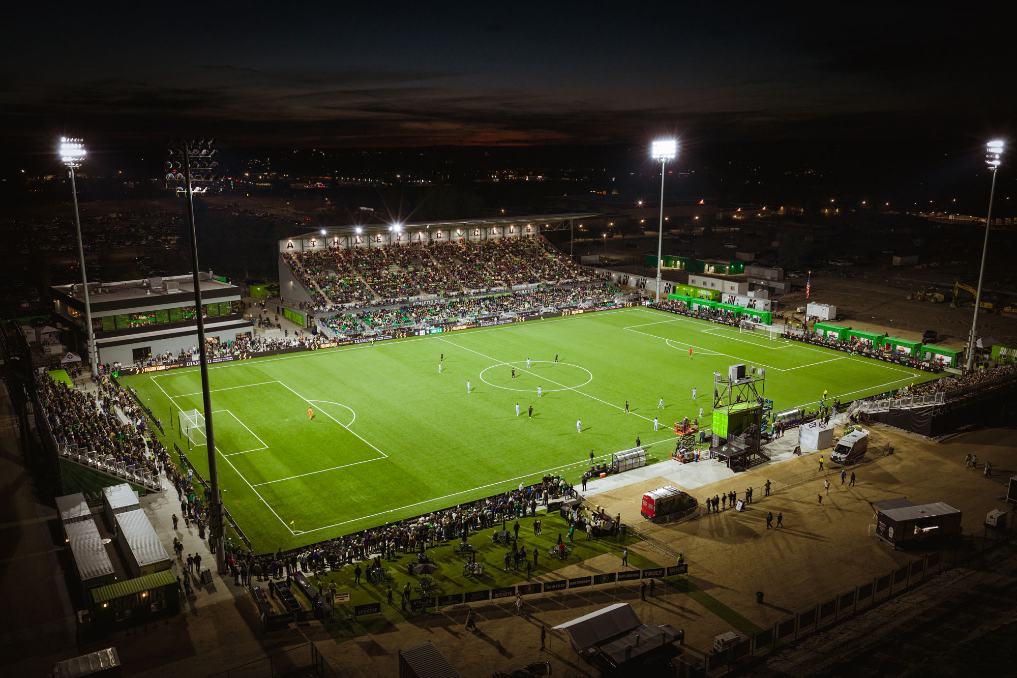 〈アスレチック・クラブ・ボイシ・プロサッカースタジアム(Athletic Club Boise, Professional Soccer Stadium)〉クッシング・テレル(Cushing Terrell)