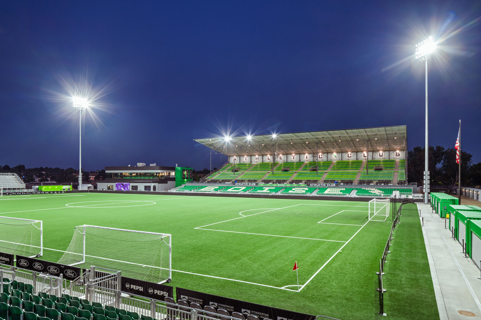 〈アスレチック・クラブ・ボイシ・プロサッカースタジアム(Athletic Club Boise, Professional Soccer Stadium)〉クッシング・テレル(Cushing Terrell)