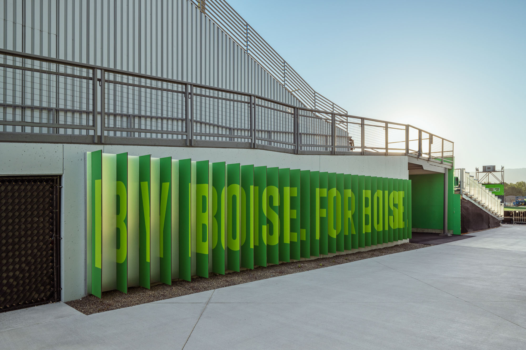 〈アスレチック・クラブ・ボイシ・プロサッカースタジアム(Athletic Club Boise, Professional Soccer Stadium)〉クッシング・テレル(Cushing Terrell)