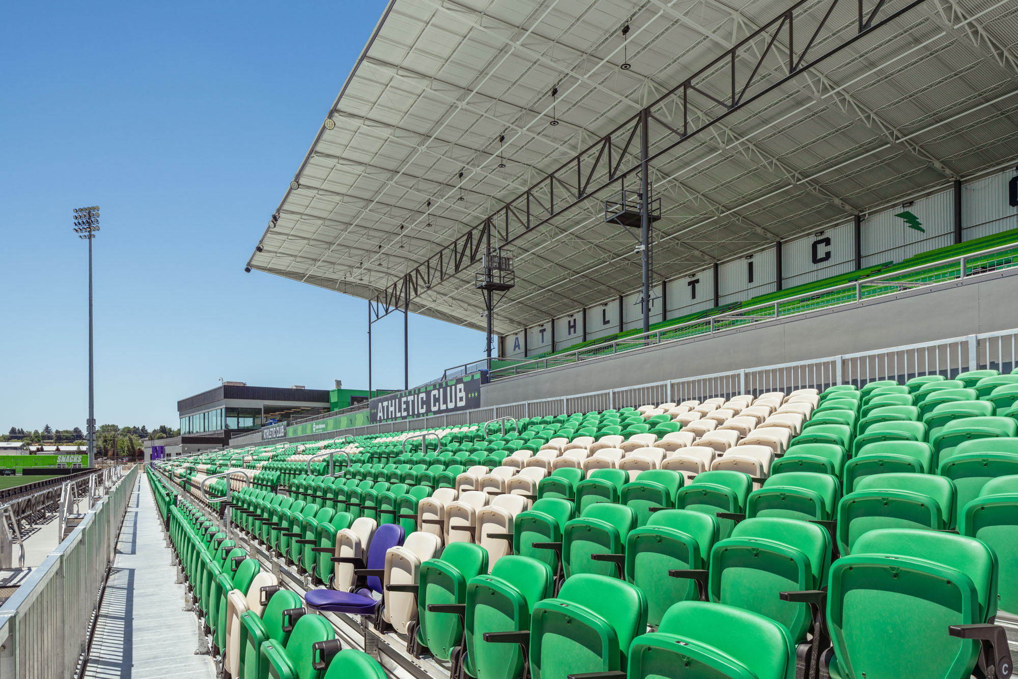 〈アスレチック・クラブ・ボイシ・プロサッカースタジアム(Athletic Club Boise, Professional Soccer Stadium)〉クッシング・テレル(Cushing Terrell)