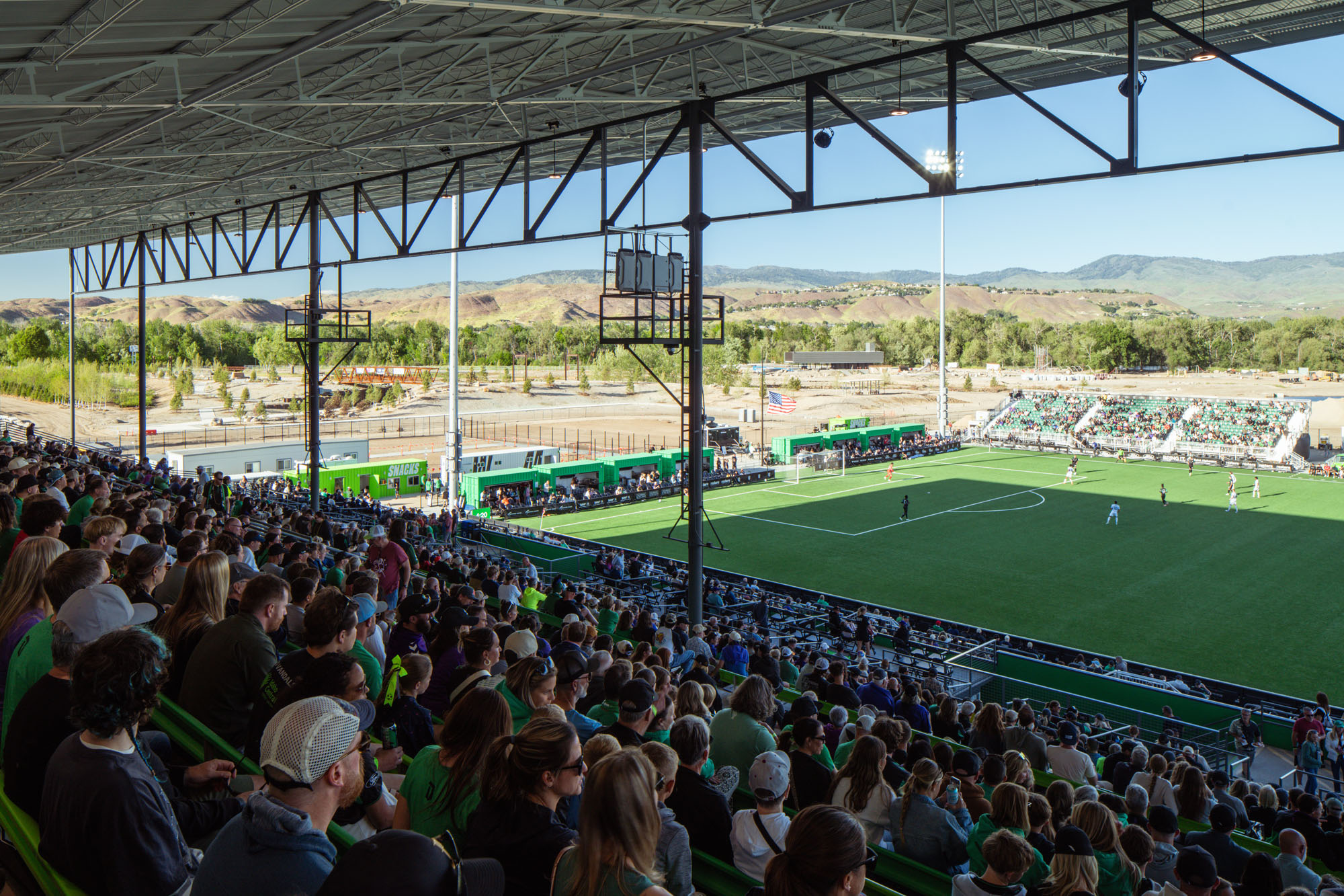 〈アスレチック・クラブ・ボイシ・プロサッカースタジアム(Athletic Club Boise, Professional Soccer Stadium)〉クッシング・テレル(Cushing Terrell)