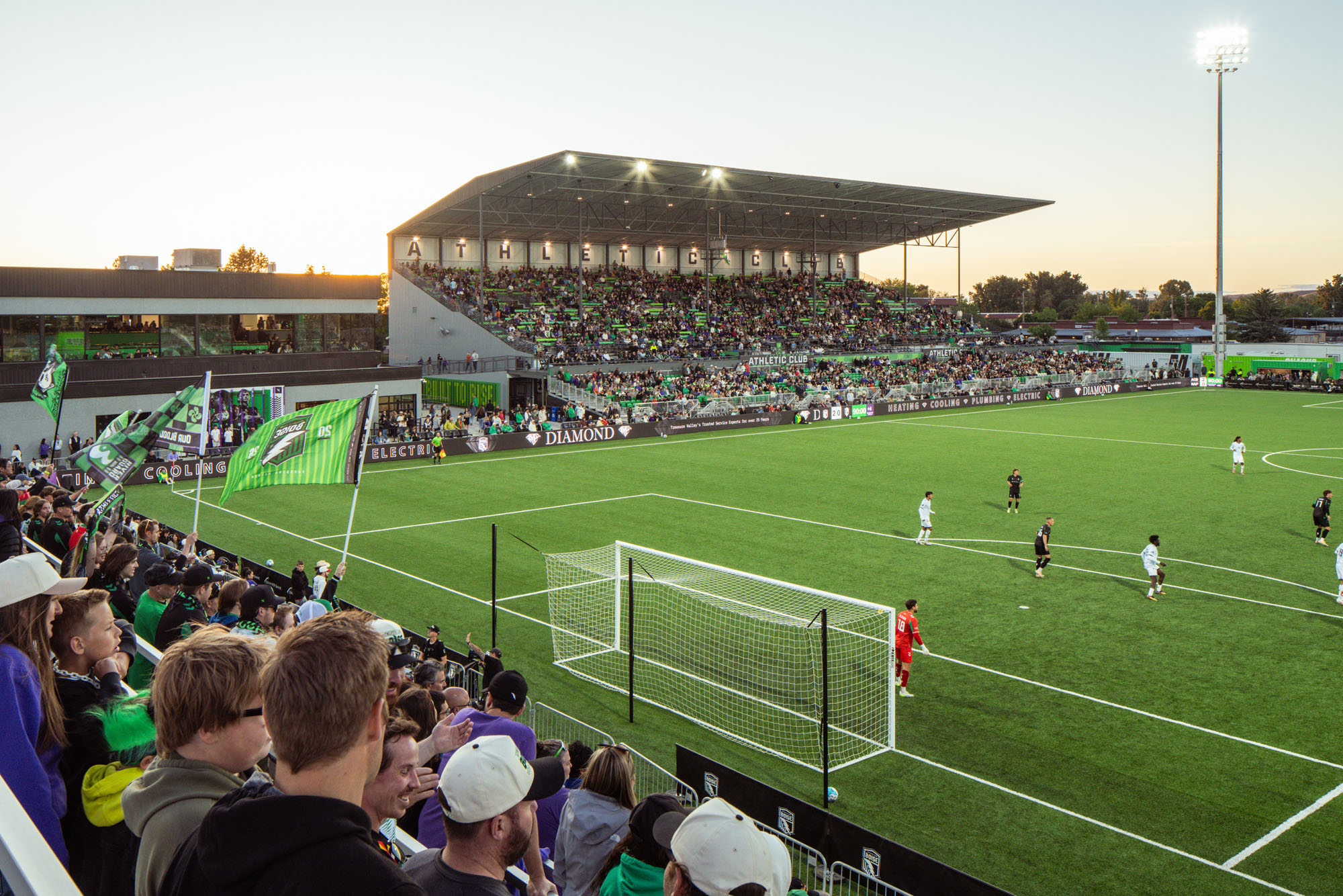 〈アスレチック・クラブ・ボイシ・プロサッカースタジアム(Athletic Club Boise, Professional Soccer Stadium)〉クッシング・テレル(Cushing Terrell)
