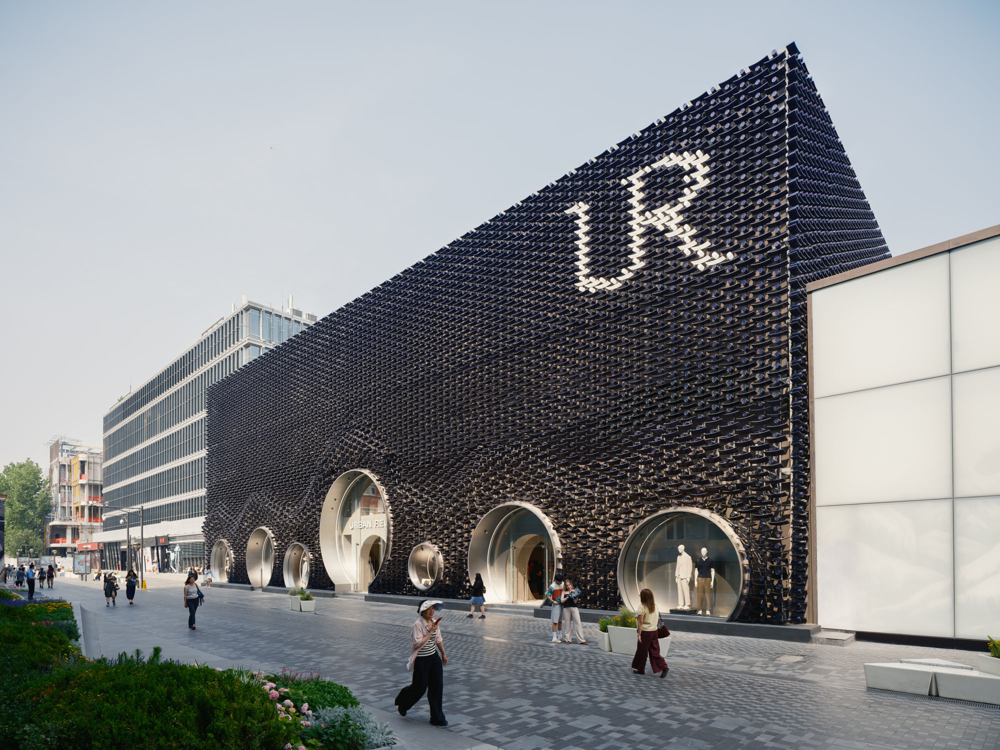 〈Urban Revivo三里屯旗艦店〉MVRDV