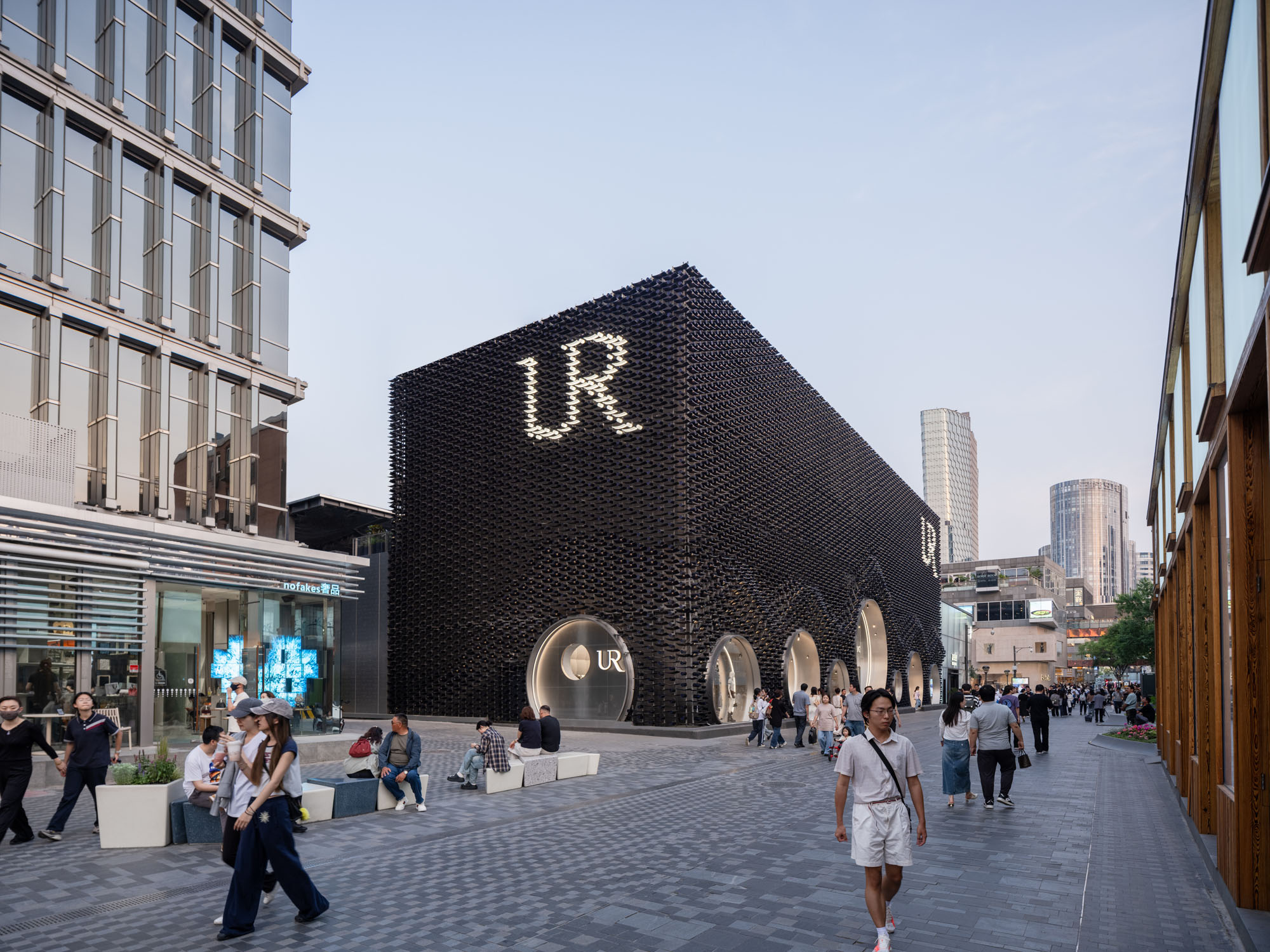 〈Urban Revivo三里屯旗艦店〉MVRDV