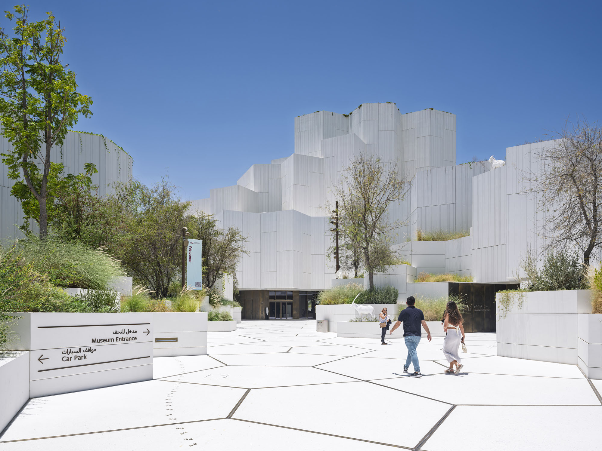 〈アブダビ自然史博物館（Natural History Museum Abu Dhabi）〉メカノー（Mecanoo）、EGIS、ブロードウェイ・マリアン（Broadway Malyan）、パスカル＋ワトソン（Pascal+Watson）、WAHO