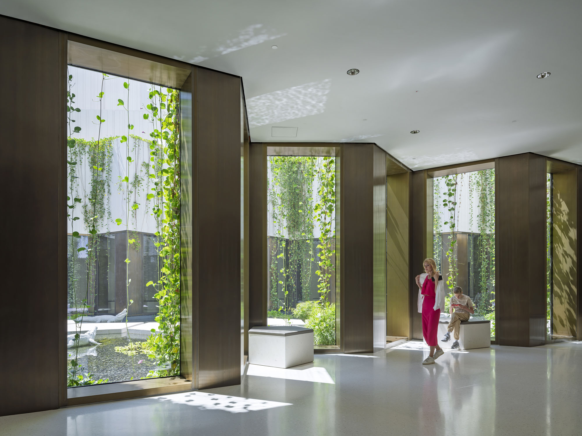〈アブダビ自然史博物館（Natural History Museum Abu Dhabi）〉メカノー（Mecanoo）、EGIS、ブロードウェイ・マリアン（Broadway Malyan）、パスカル＋ワトソン（Pascal+Watson）、WAHO