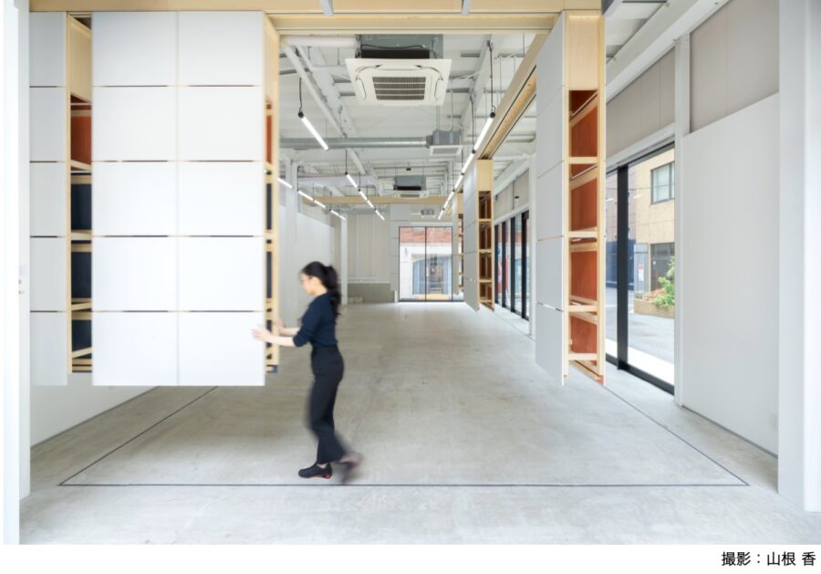 ［Report］RUI Architectsが可動モジュールを設計して松竹のアートスペースをリニューアル、柿落とし展「継承のトランジション」の会場デザインも担当