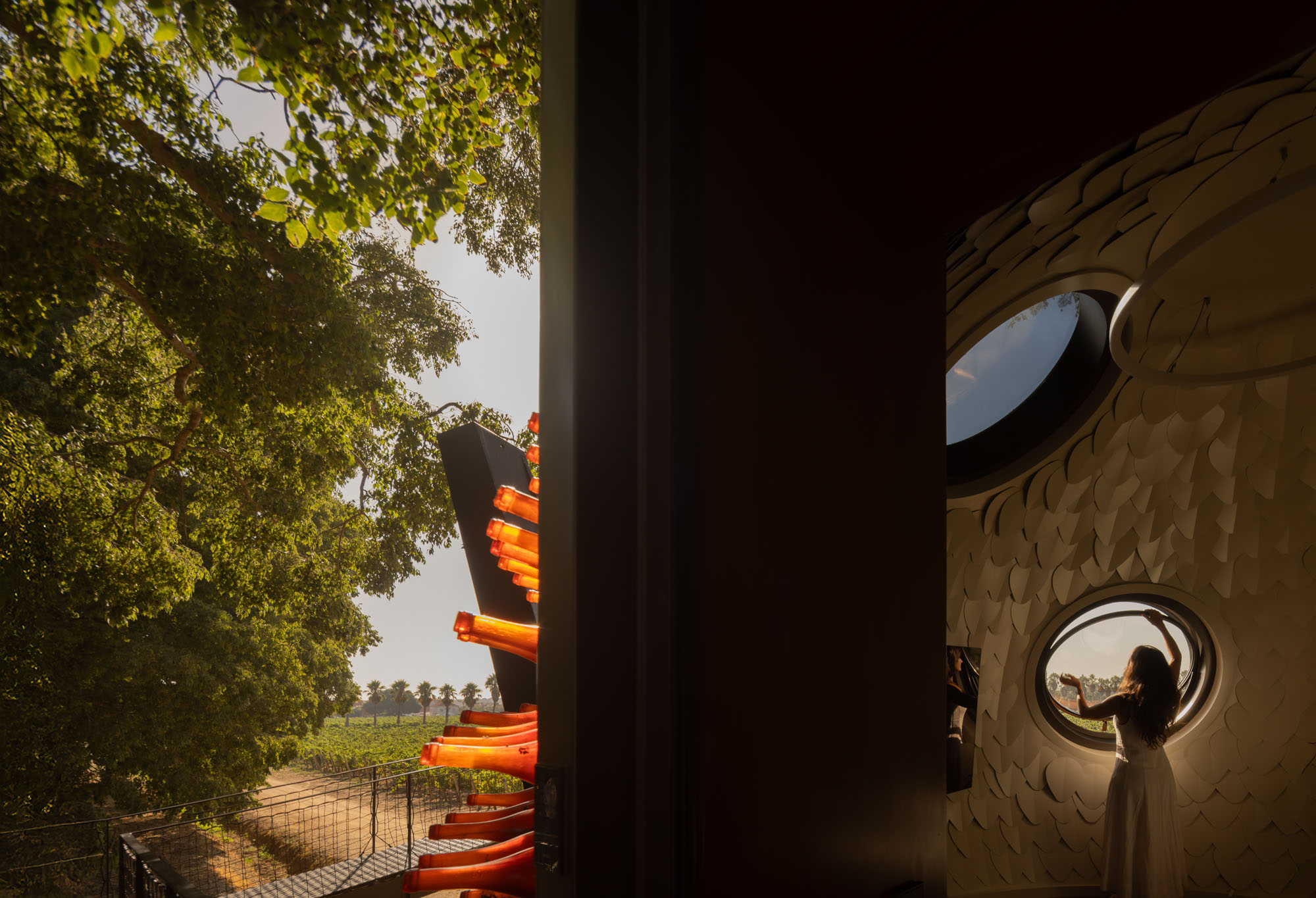 〈ÁTOMOS〉レベロ・デ・アンドラーデ・スタジオ（Rebelo de Andrade Studio）