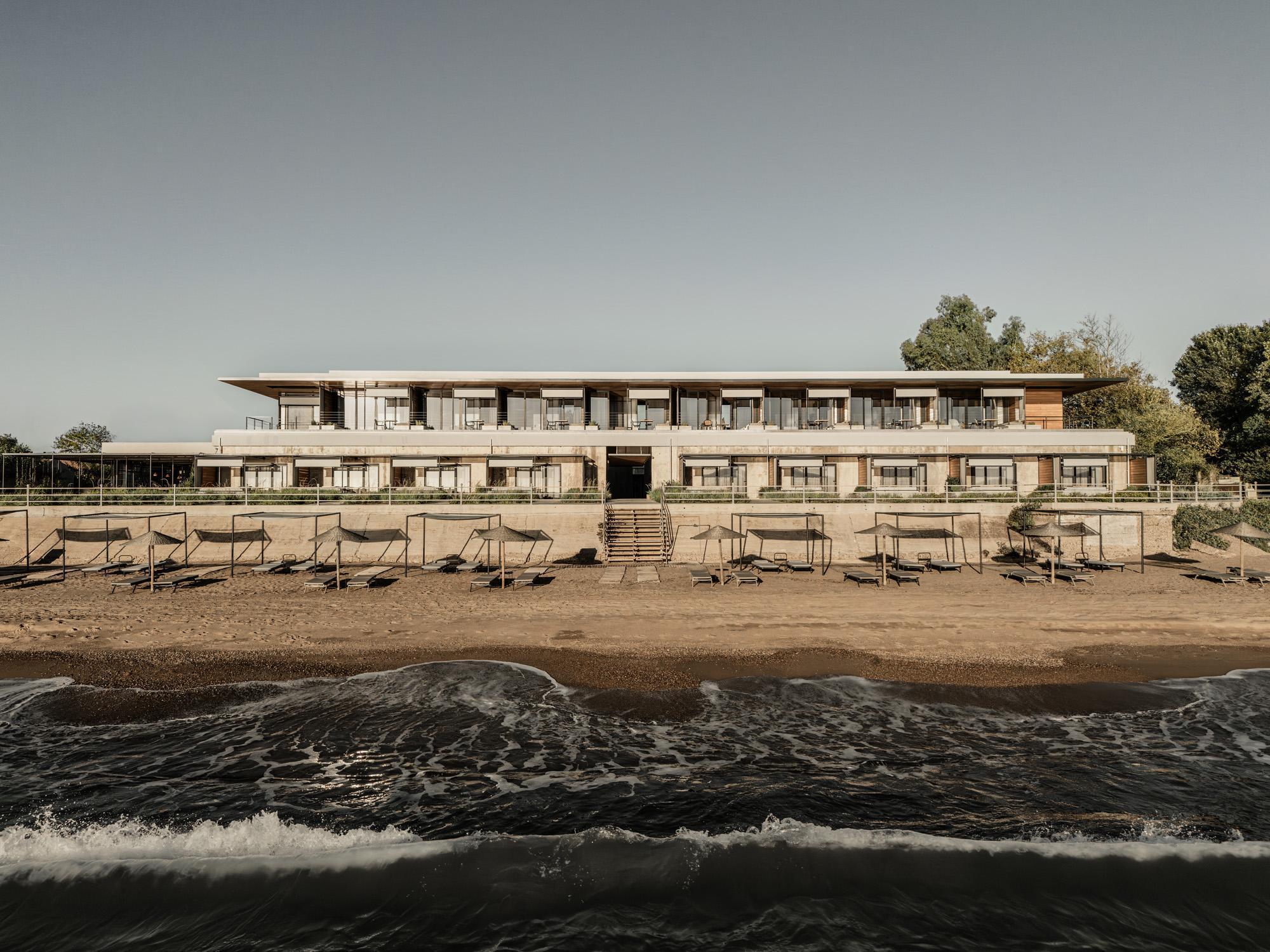 〈デクサメネス・シーサイド・ホテル(Dexamenes Seaside Hotel)〉K-Studio