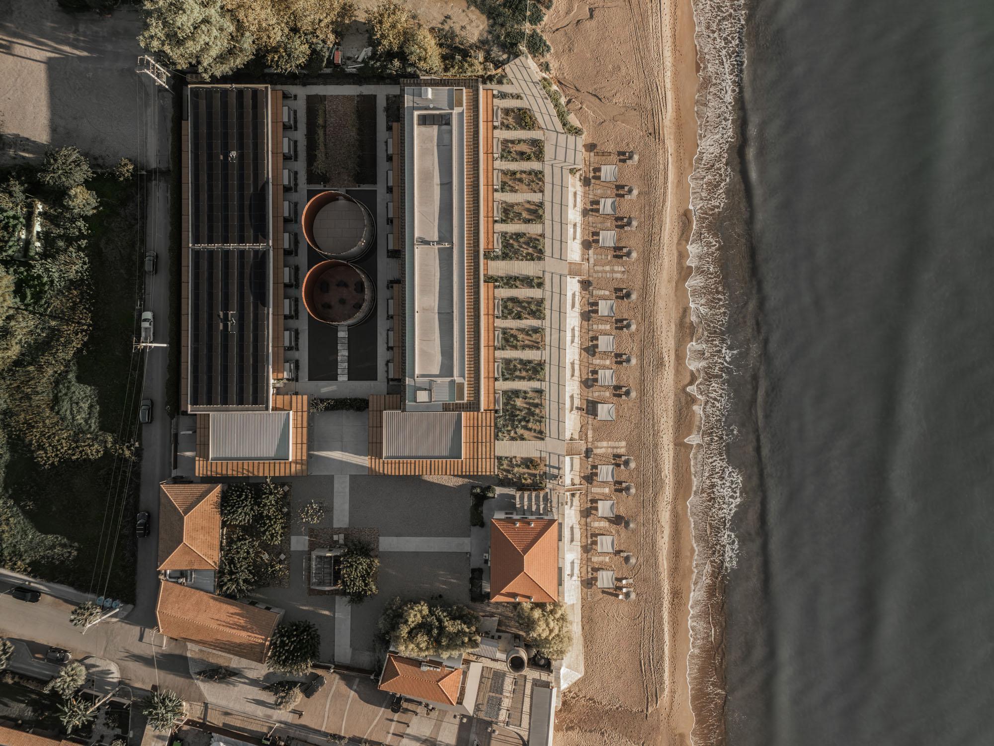 〈デクサメネス・シーサイド・ホテル(Dexamenes Seaside Hotel)〉K-Studio