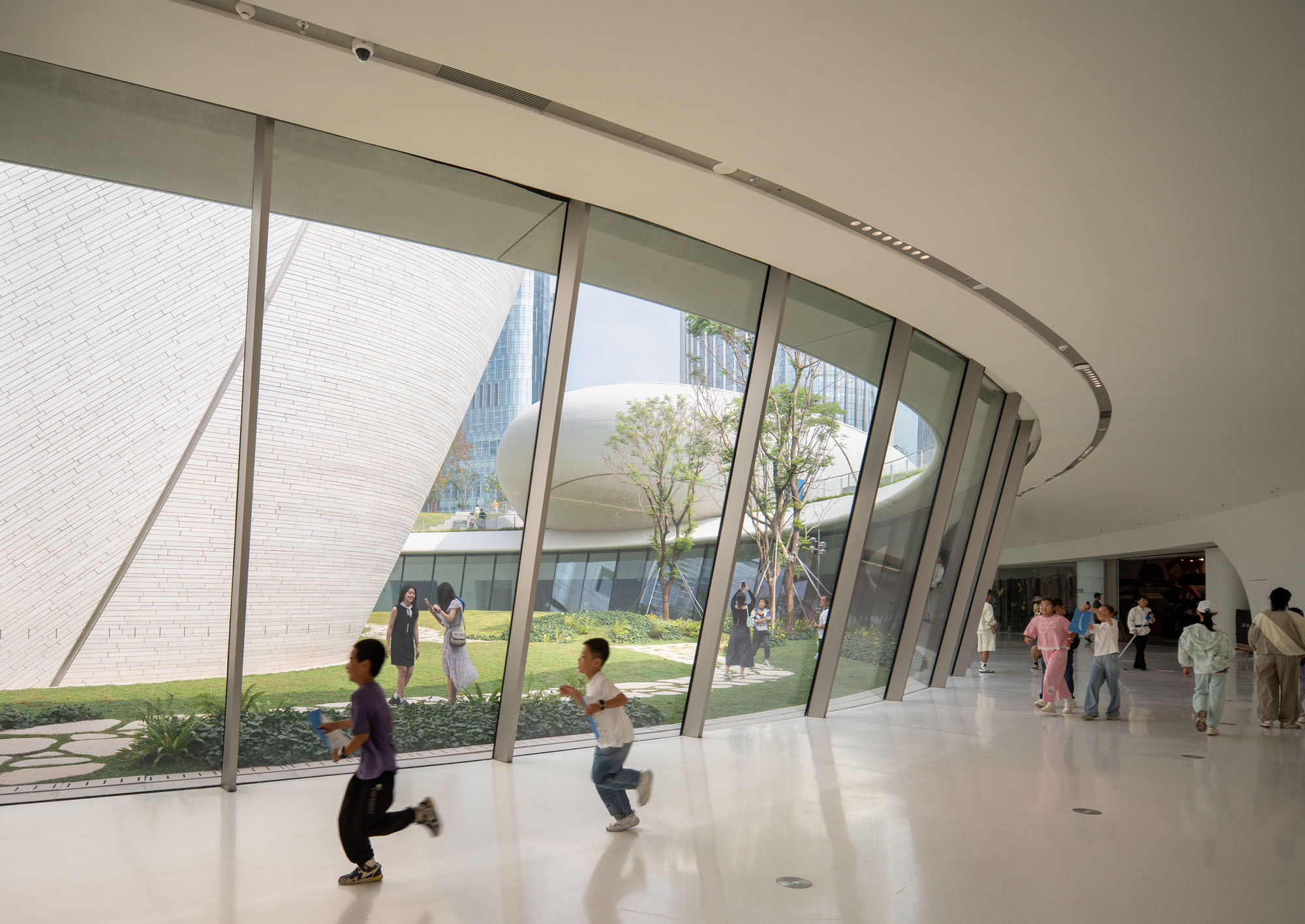 〈深圳湾文化広場(Shenzhen Bay Culture Square)〉MADアーキテクツ