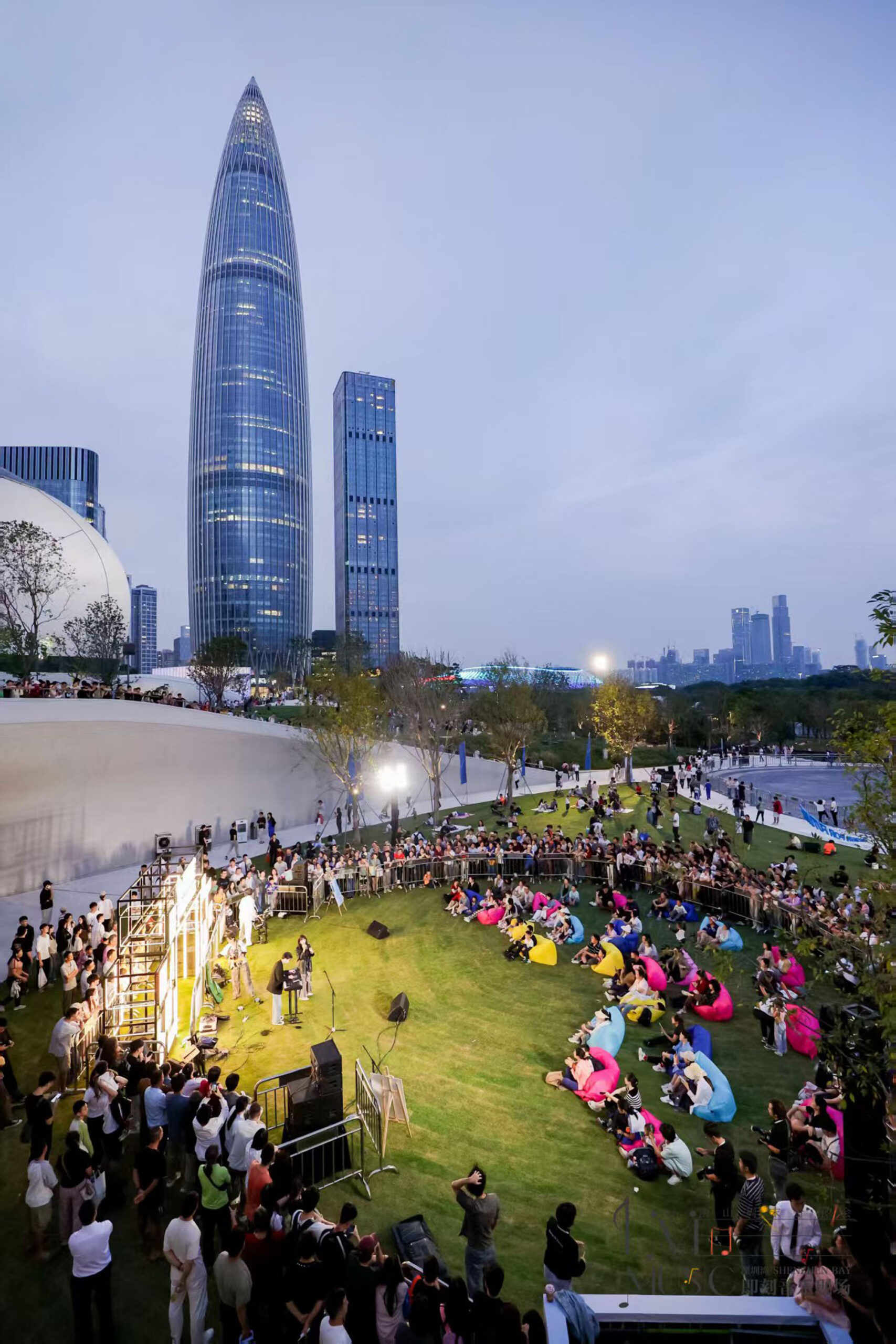 〈深圳湾文化広場(Shenzhen Bay Culture Square)〉MADアーキテクツ