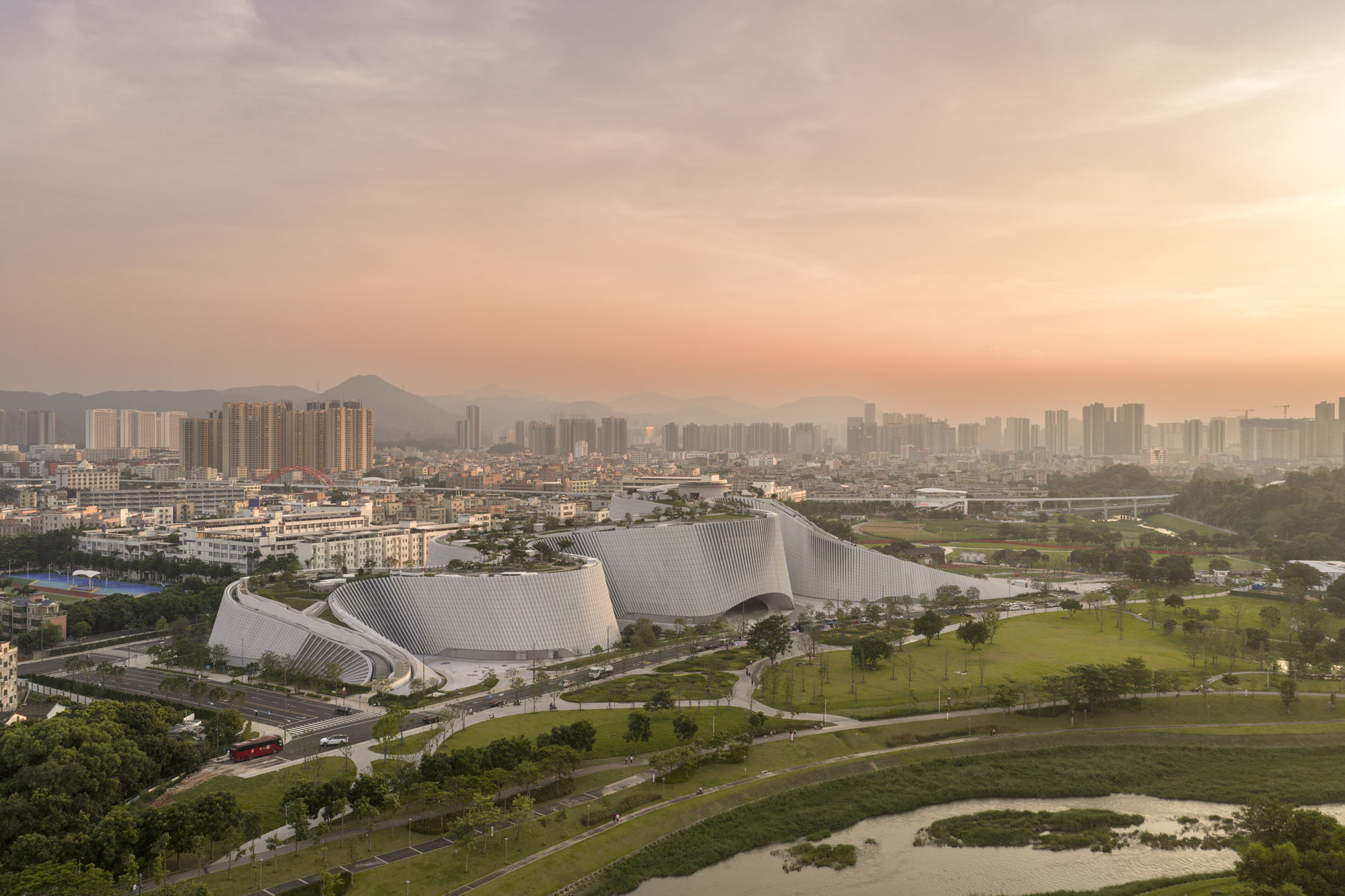 〈深圳自然史博物館（Shenzhen Natural History Museum）〉3XN、B+H Architects、Zhubo Design