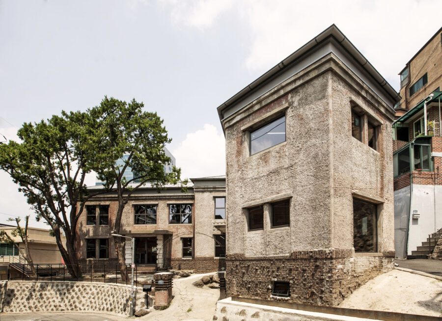 Yooshin A&Eが韓国・ソウルに手がけた、100年前の建物を現代に適応させた自社オフィス〈Yooshinjae〉