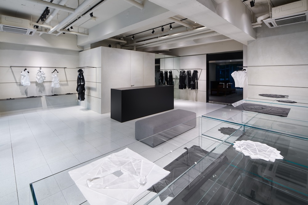 132 5. ISSEY MIYAKE / AOYAMA