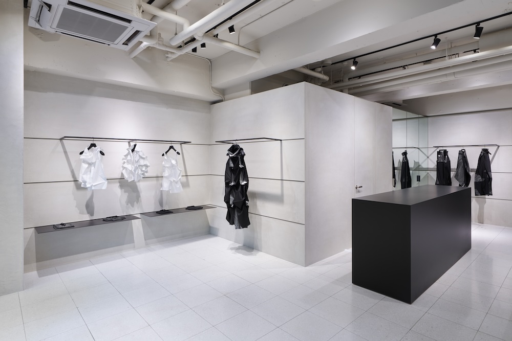 132 5. ISSEY MIYAKE / AOYAMA