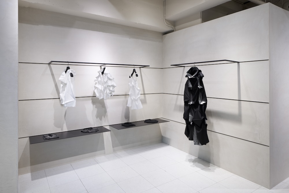 132 5. ISSEY MIYAKE / AOYAMA
