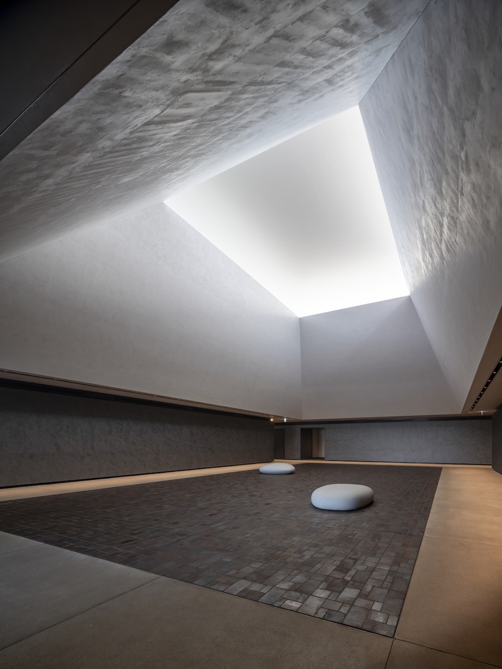 川口市立美術館