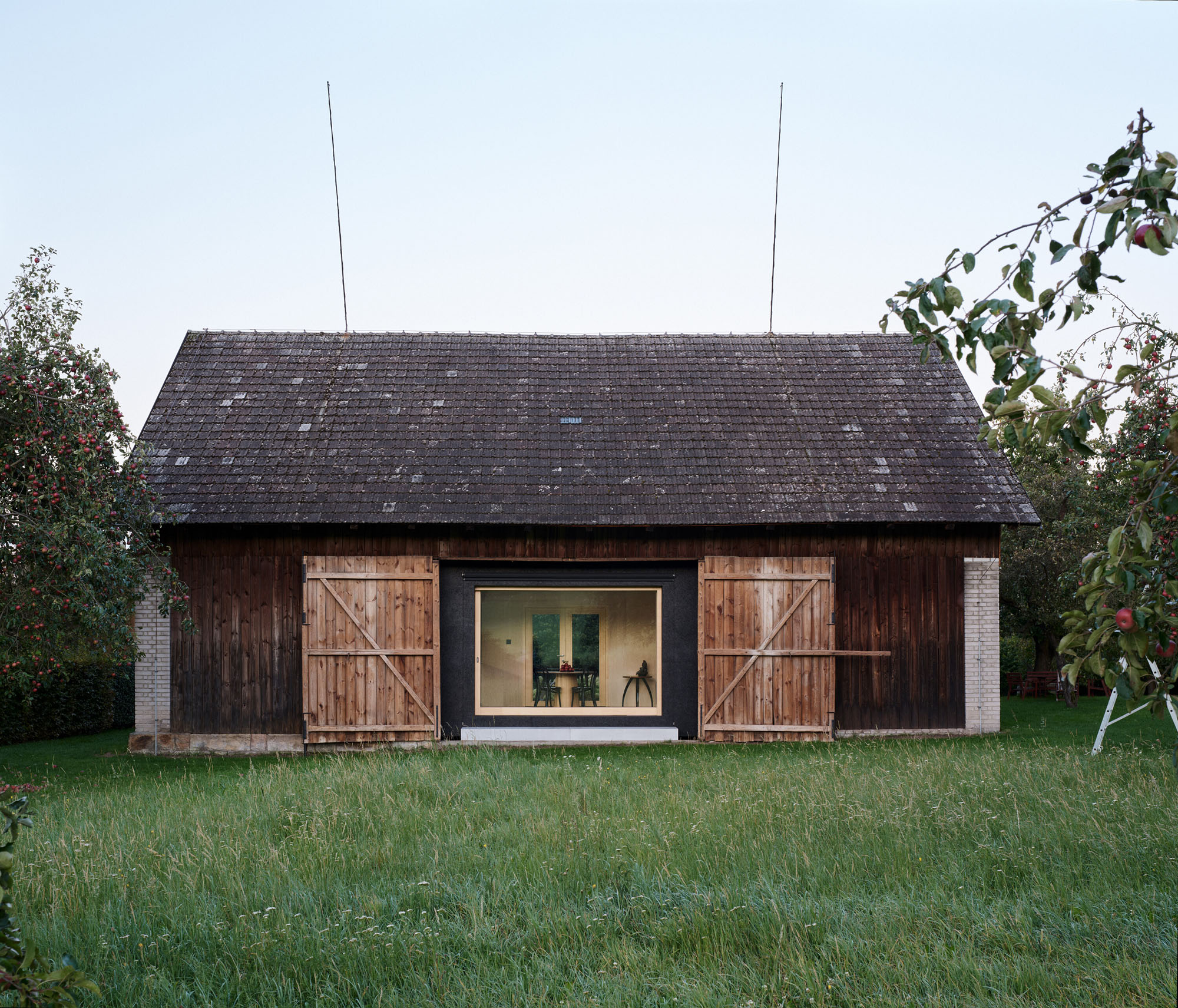 〈The Box in the Barn〉Facha architekti
