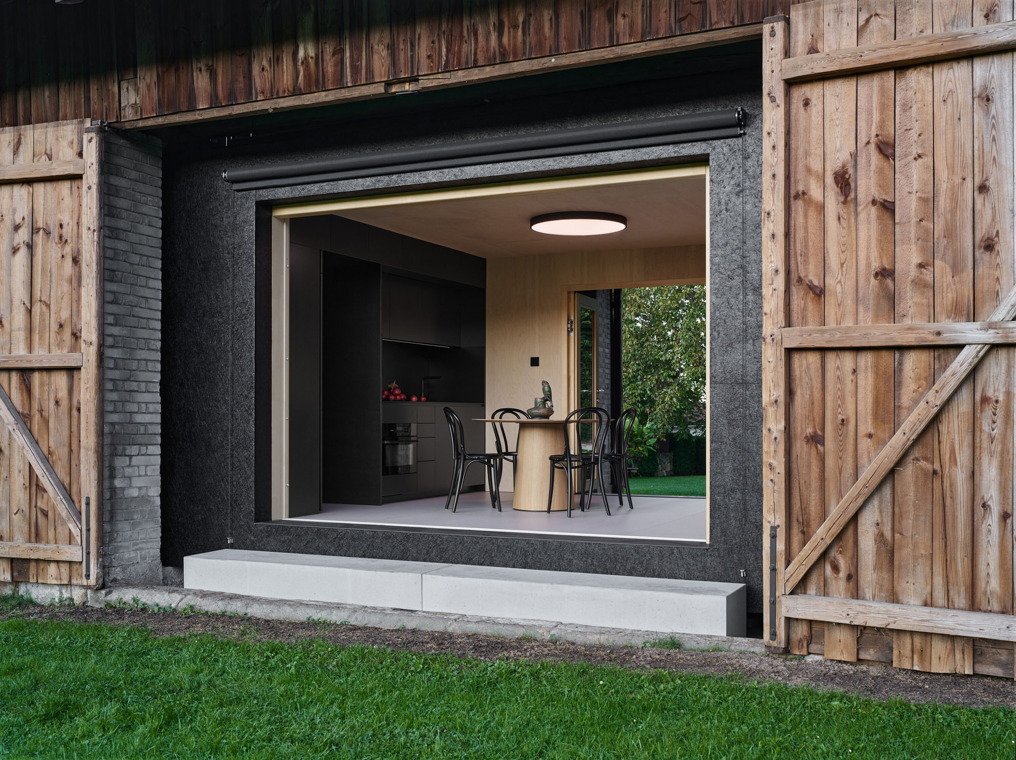 〈The Box in the Barn〉Facha architekti