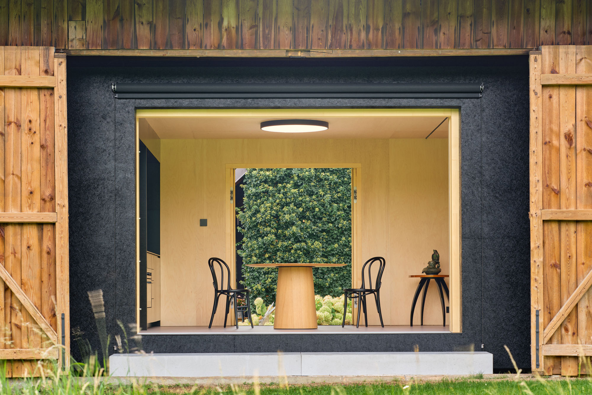 〈The Box in the Barn〉Facha architekti