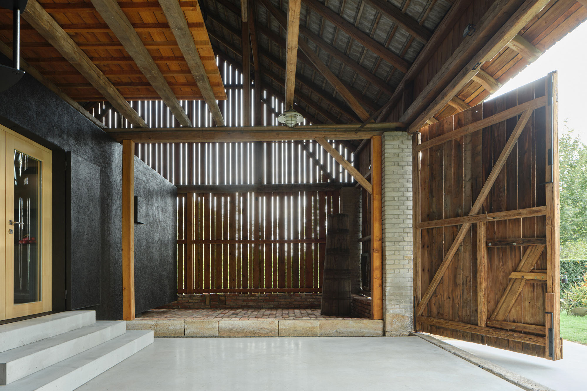 〈The Box in the Barn〉Facha architekti