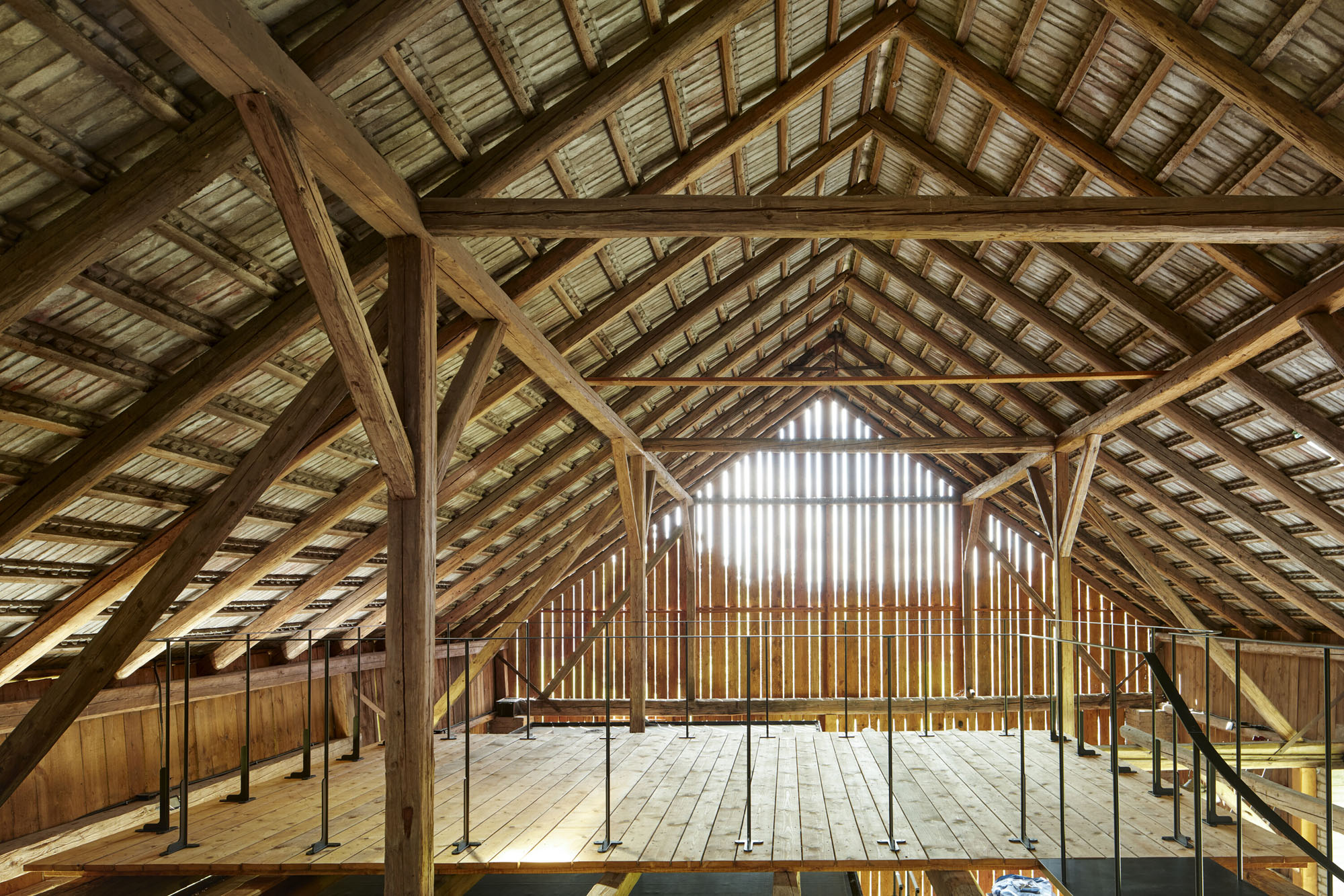 〈The Box in the Barn〉Facha architekti