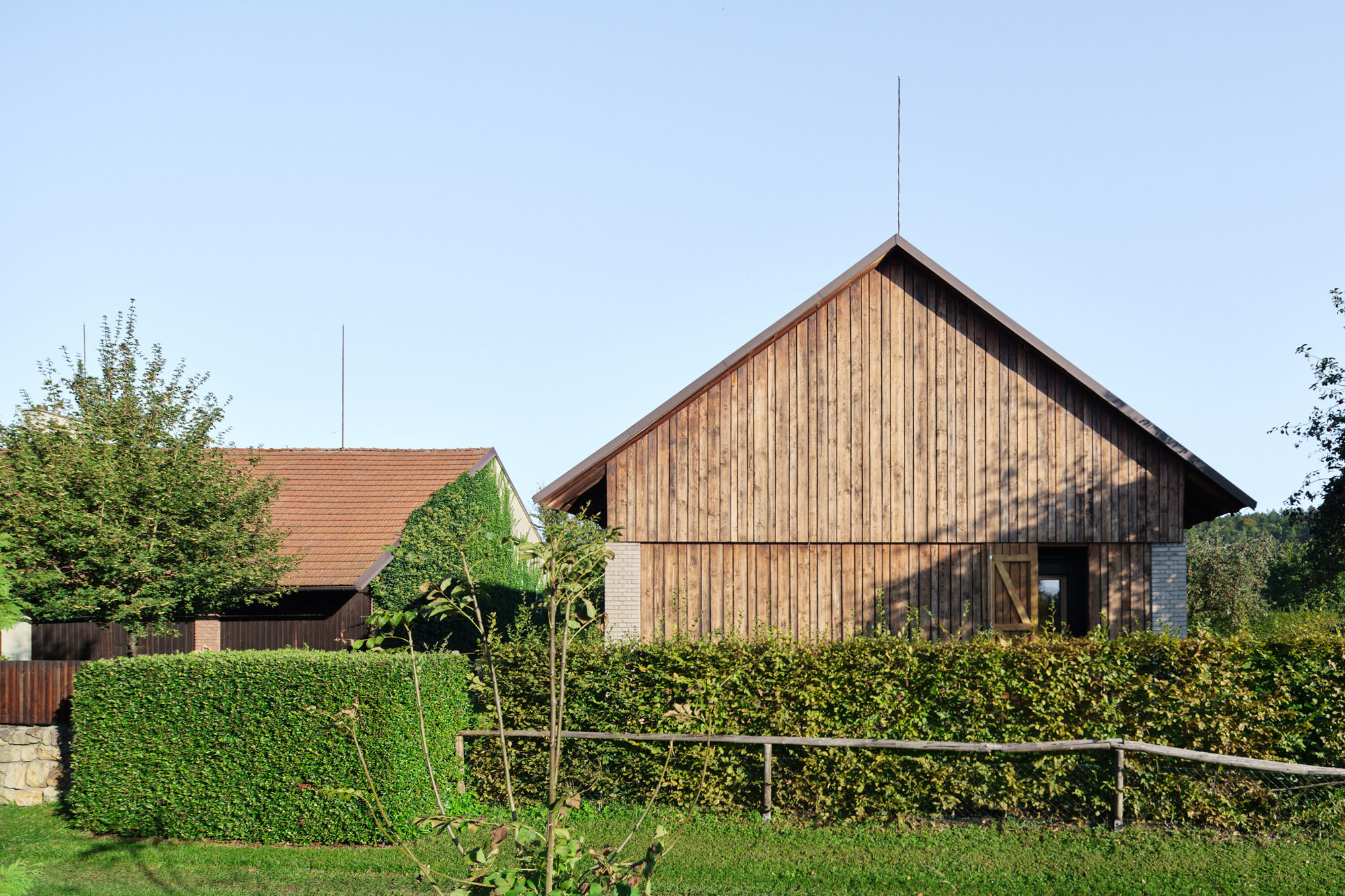 〈The Box in the Barn〉Facha architekti