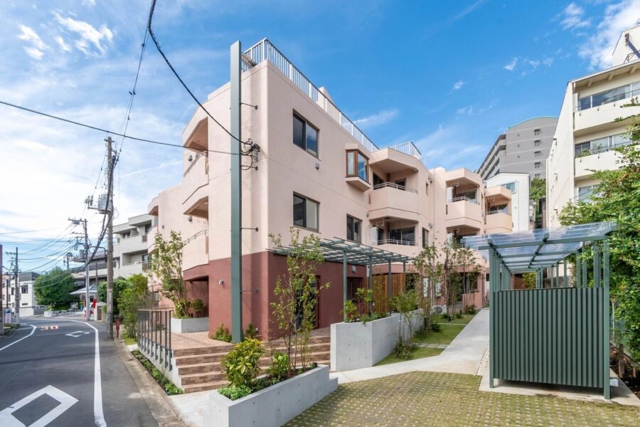 インクアーキテクツが東京都で手掛けた、「街に参加する共用空間」を内包する〈ハイツ自然園リニューアルプロジェクト〉