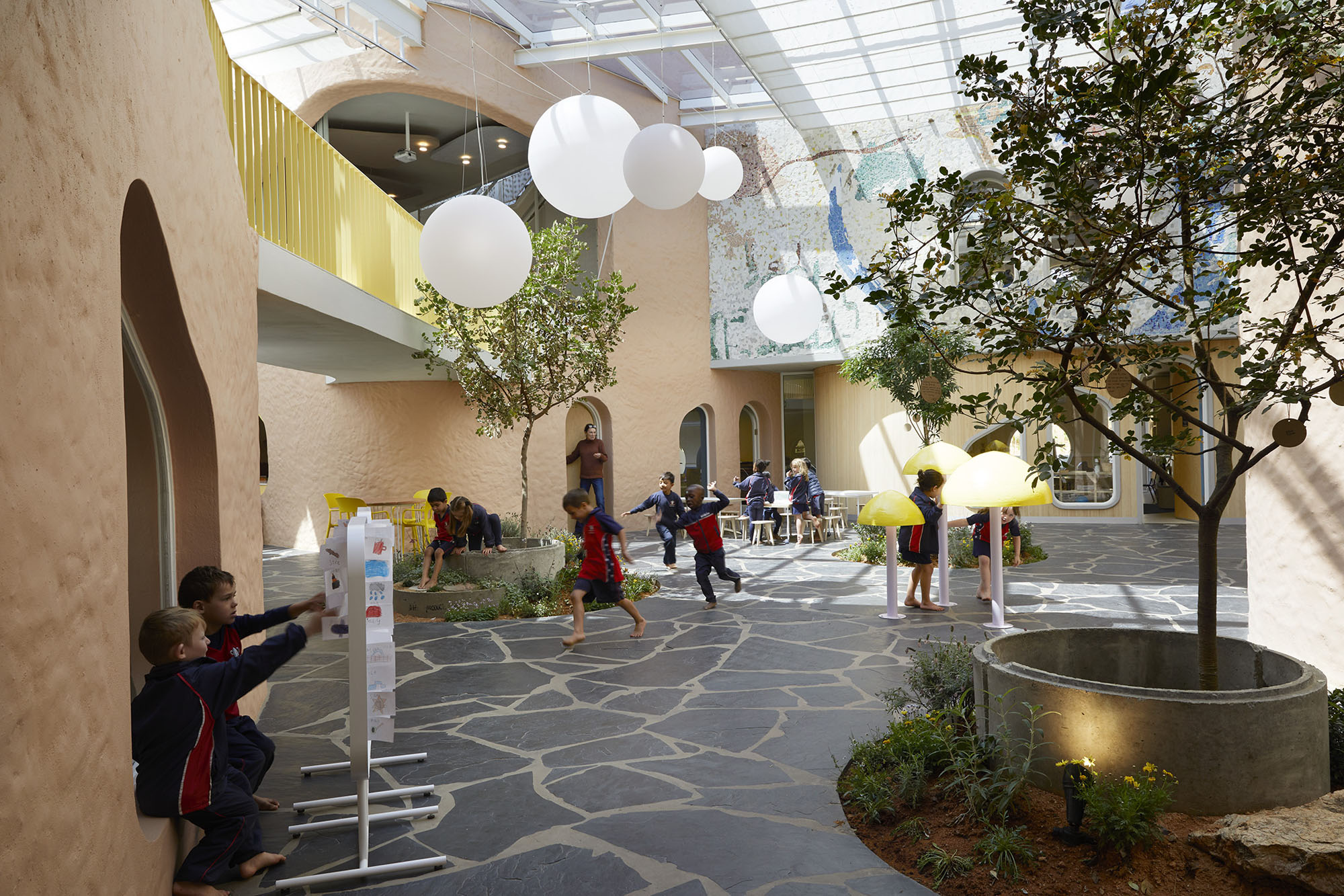 〈レッドヒル・アーリー・ラーニング・センター(Redhill Early Learning Centre)〉フーボ・スタジオ(Hubo Studio)
