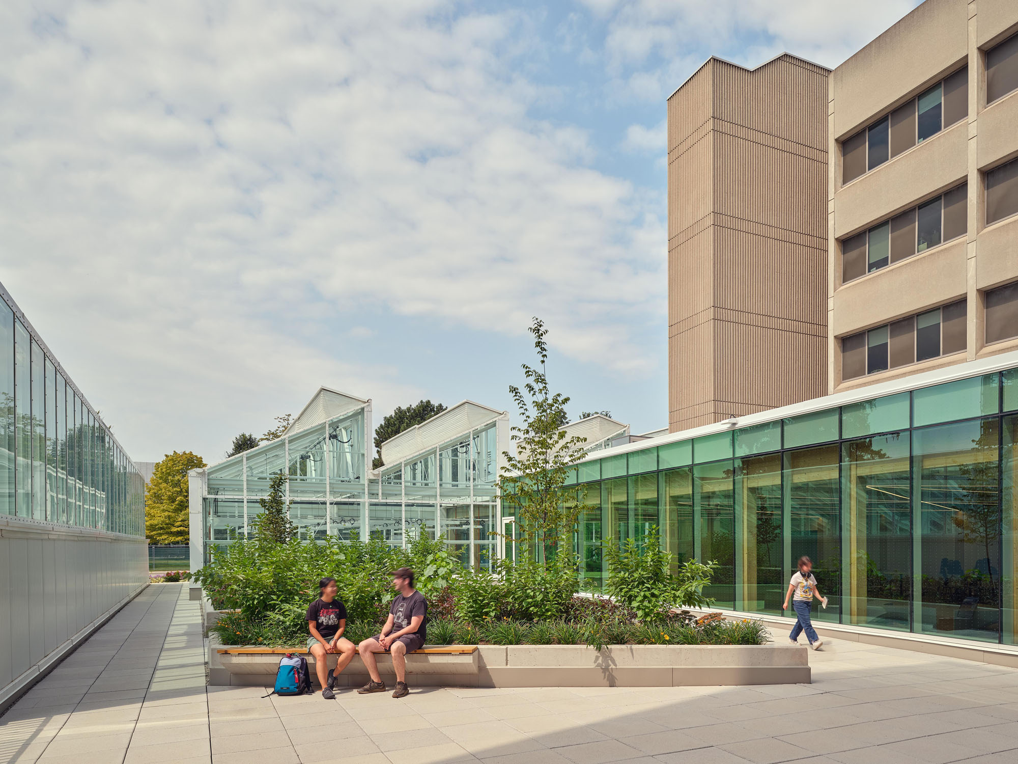 〈マクマスター大学 ライフサイエンス棟・温室（McMaster University Life Sciences Building and Greenhouse）〉モリヤマ・テシマ・アーキテクツ（Moriyama Teshima Architects）