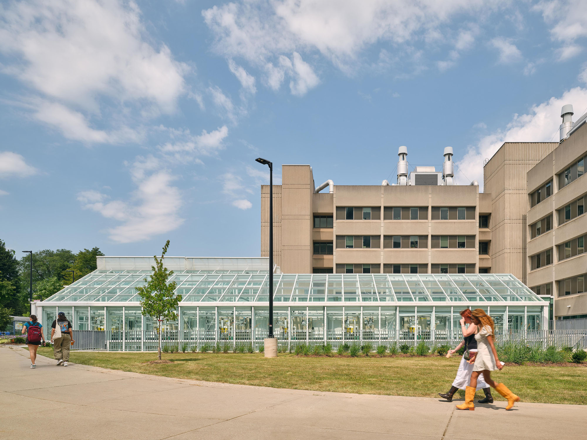 〈マクマスター大学 ライフサイエンス棟・温室（McMaster University Life Sciences Building and Greenhouse）〉モリヤマ・テシマ・アーキテクツ（Moriyama Teshima Architects）