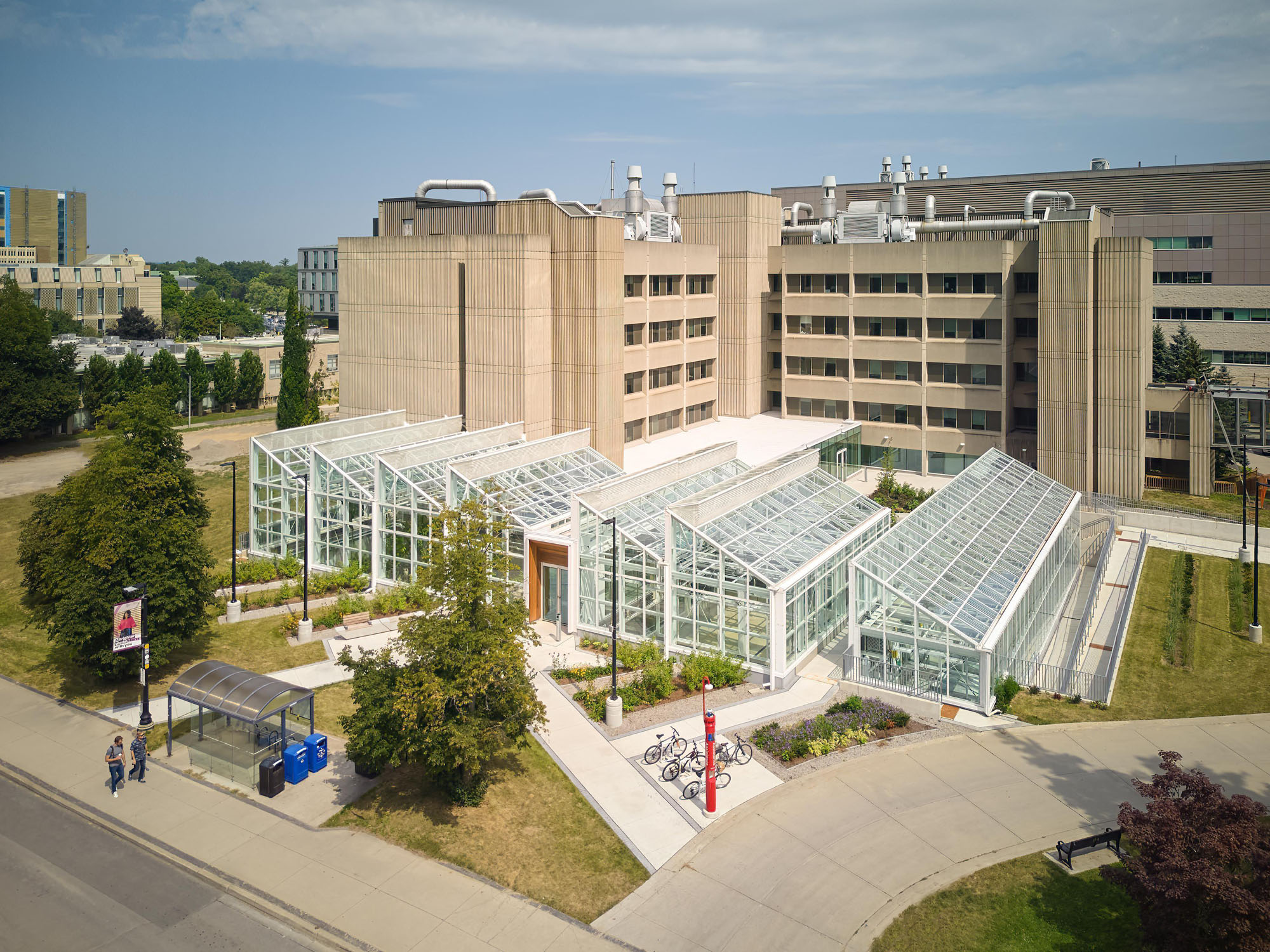 〈マクマスター大学 ライフサイエンス棟・温室（McMaster University Life Sciences Building and Greenhouse）〉モリヤマ・テシマ・アーキテクツ（Moriyama Teshima Architects）