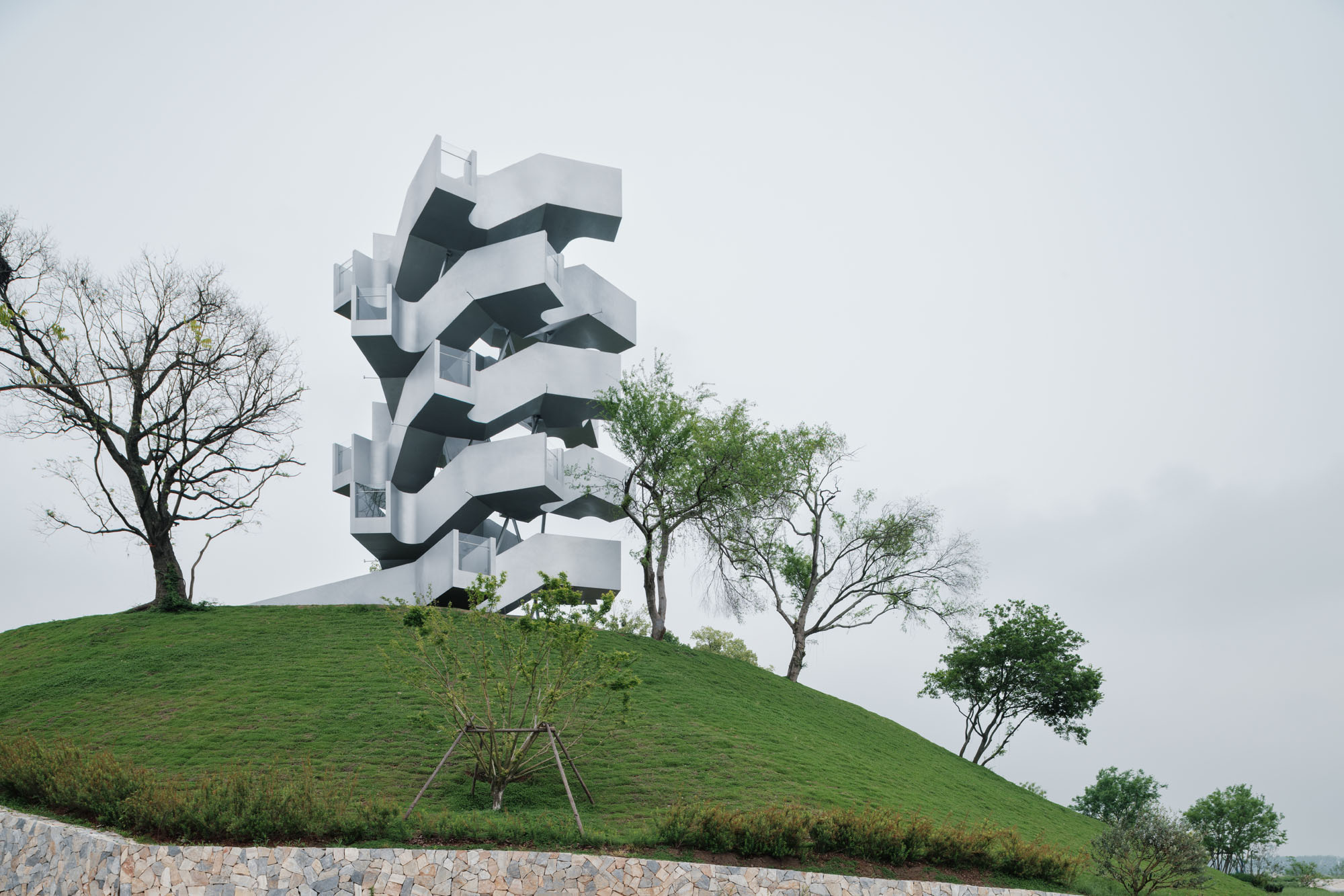 〈陳湖渡り鳥観察塔（Chenhu Migratory Bird Observation Tower）〉相南建築事務所（Xiang Architects）