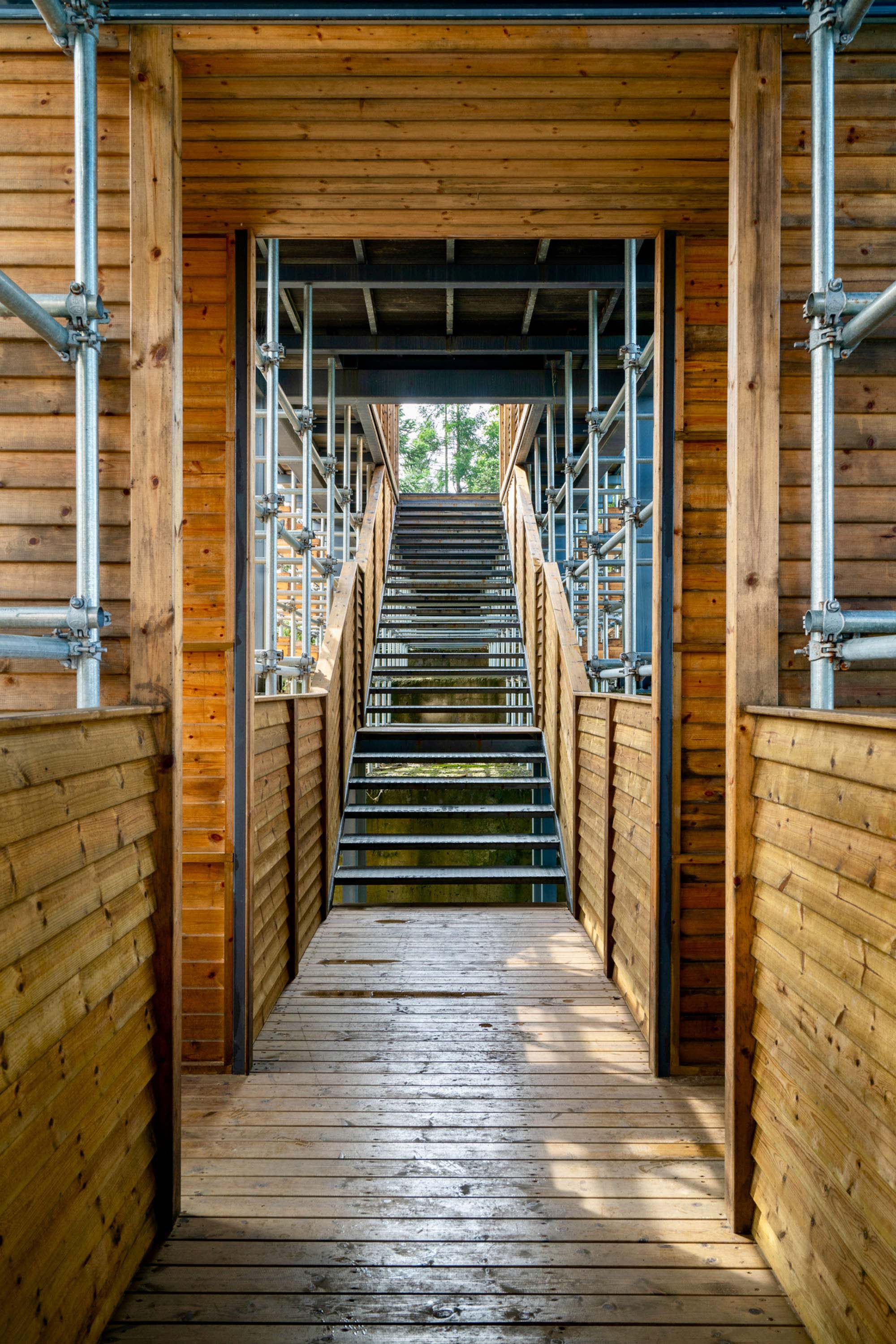 〈黄蜂岩キャンプ場ビジターセンター(Visitor Center of Huangfengyan Camping Park)〉象界設計機構(XJ DesignAgency)