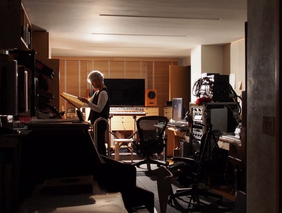 故・坂本龍一の音楽資産を活用する拠点[Sakamoto Ryuichi Lab at KUA]を京都芸術大学がキャンパス内の瓜生山荘に開設、スタジオ設計をAS / 青木淳と品川雅俊が担当