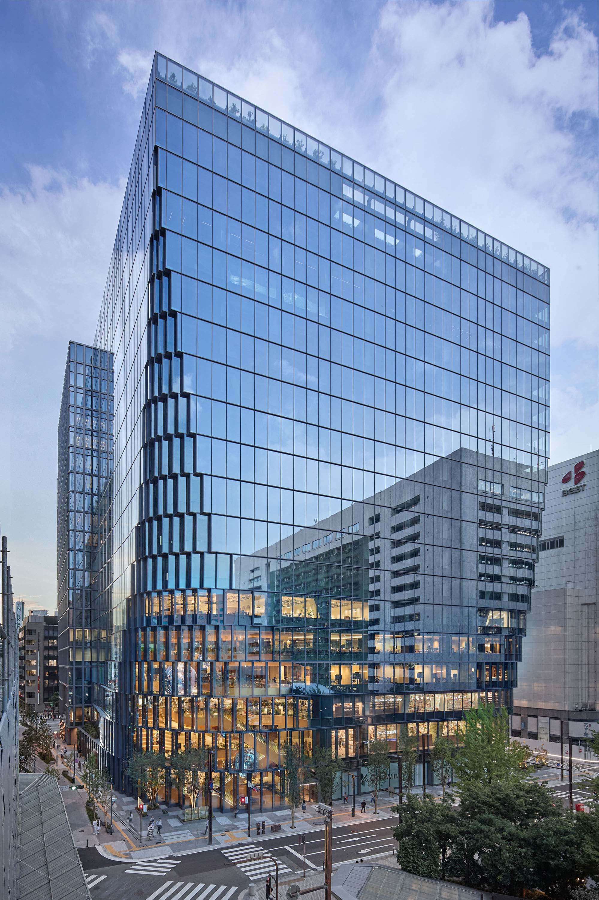 〈天神ビジネスセンターII(Tenjin Business Center II)〉OMA/重松象平