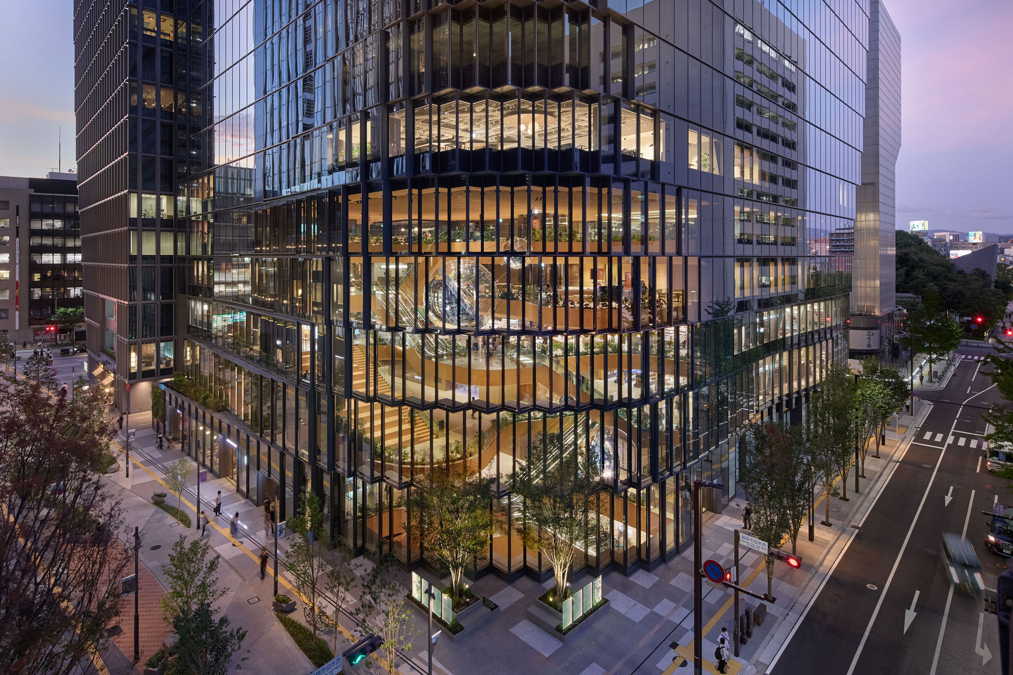 〈天神ビジネスセンターII(Tenjin Business Center II)〉OMA/重松象平