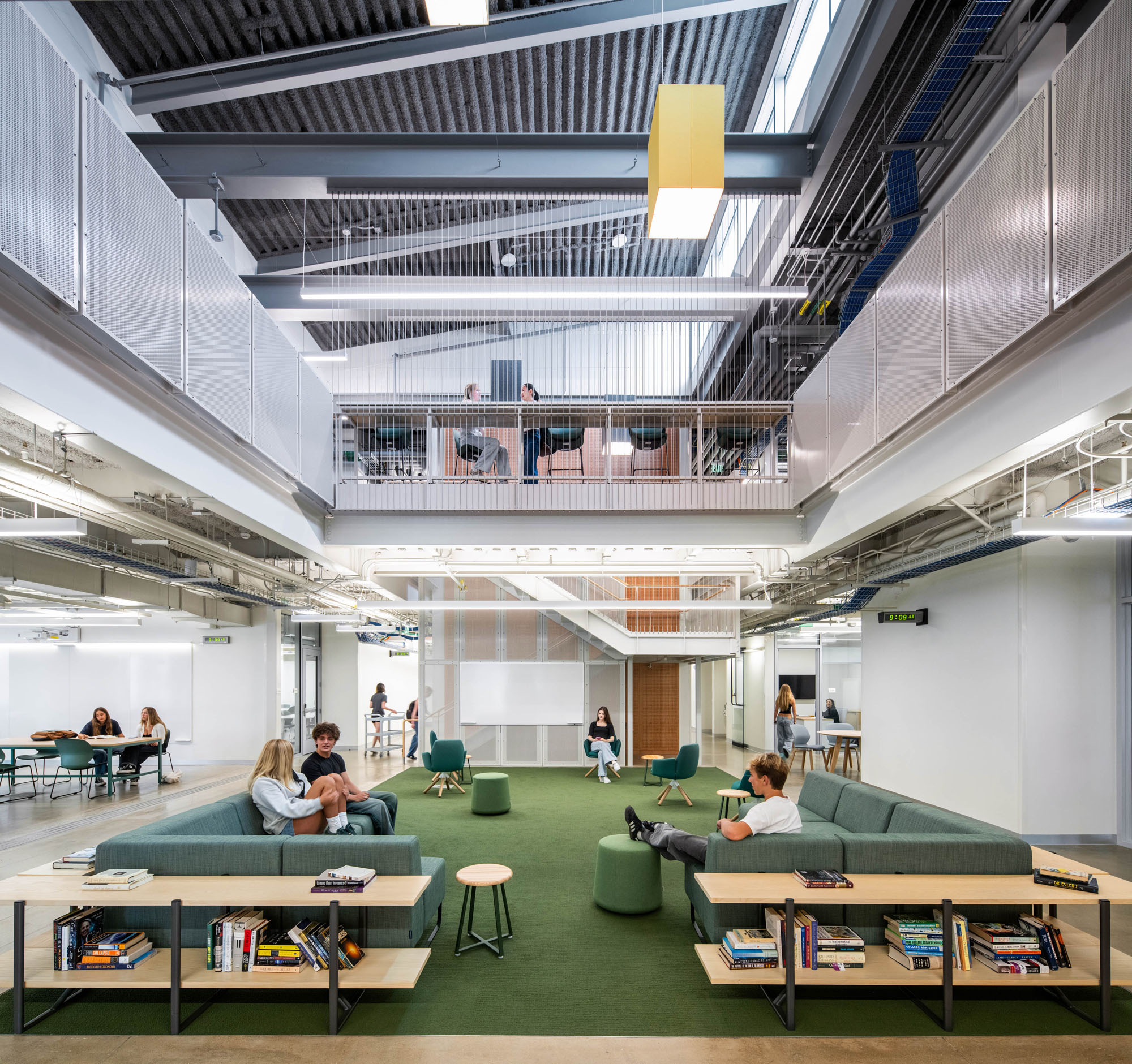 〈マリブ・ハイスクール(Malibu High School)〉コニング・アイゼンバーグ・アーキテクチャ(Koning Eizenberg Architecture)