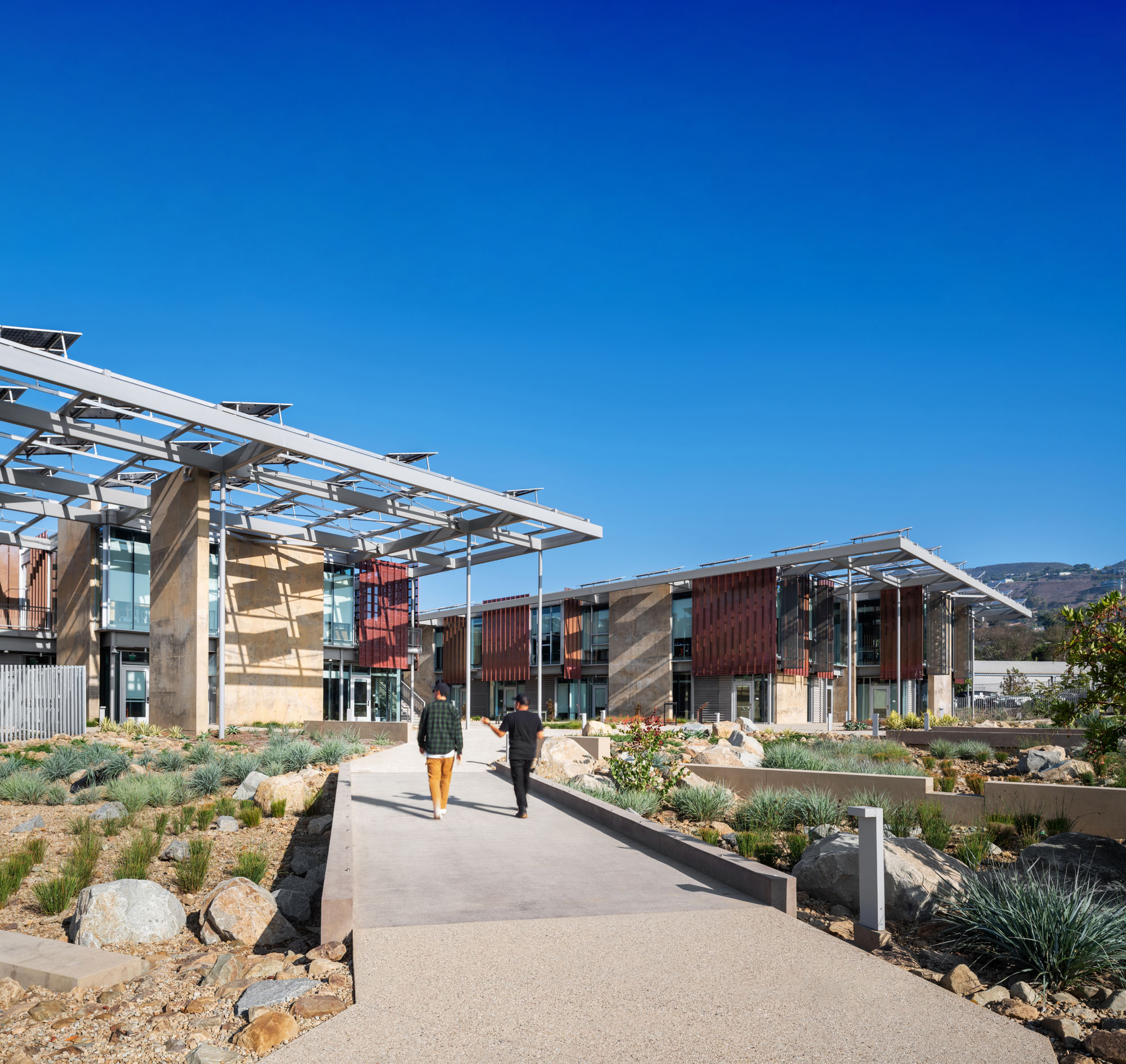 〈マリブ・ハイスクール(Malibu High School)〉コニング・アイゼンバーグ・アーキテクチャ(Koning Eizenberg Architecture)