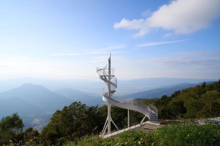 ［Interview］標高1,770mに建つ、蔓のように空へ伸びる展望塔｜タカトタマガミデザイン〈SORA stairway（SORAへ登る螺旋階段）〉