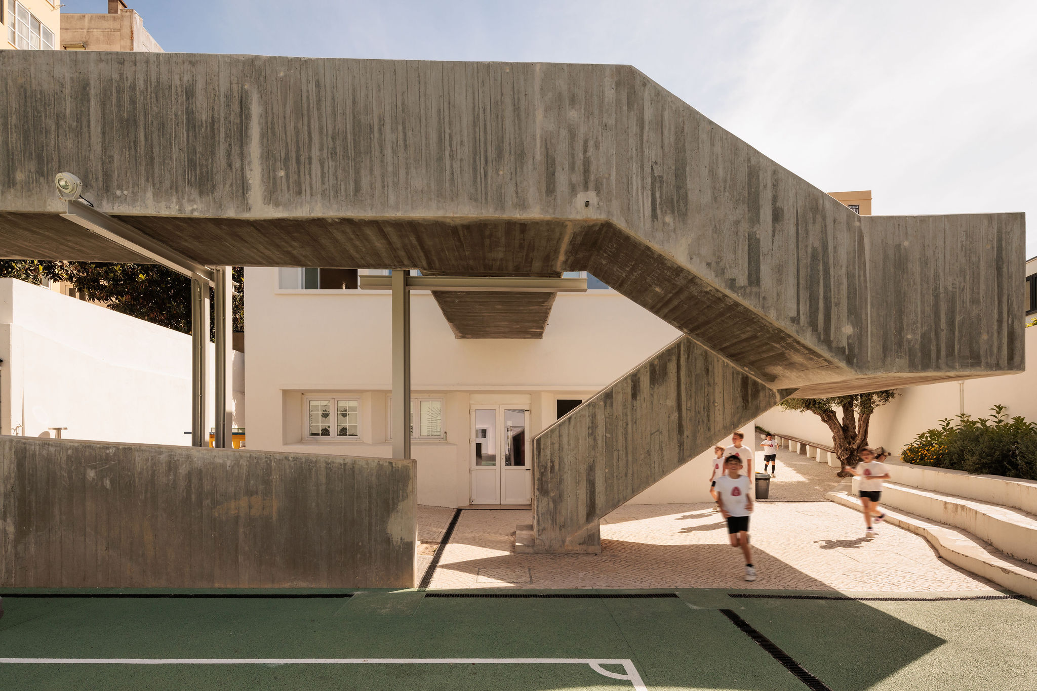 〈サンタ・マリア・カレッジ（Colégio de Santa Maria）〉アントニオ・コスタ・リマ・アーキテクツ（António Costa Lima Arquitectos）