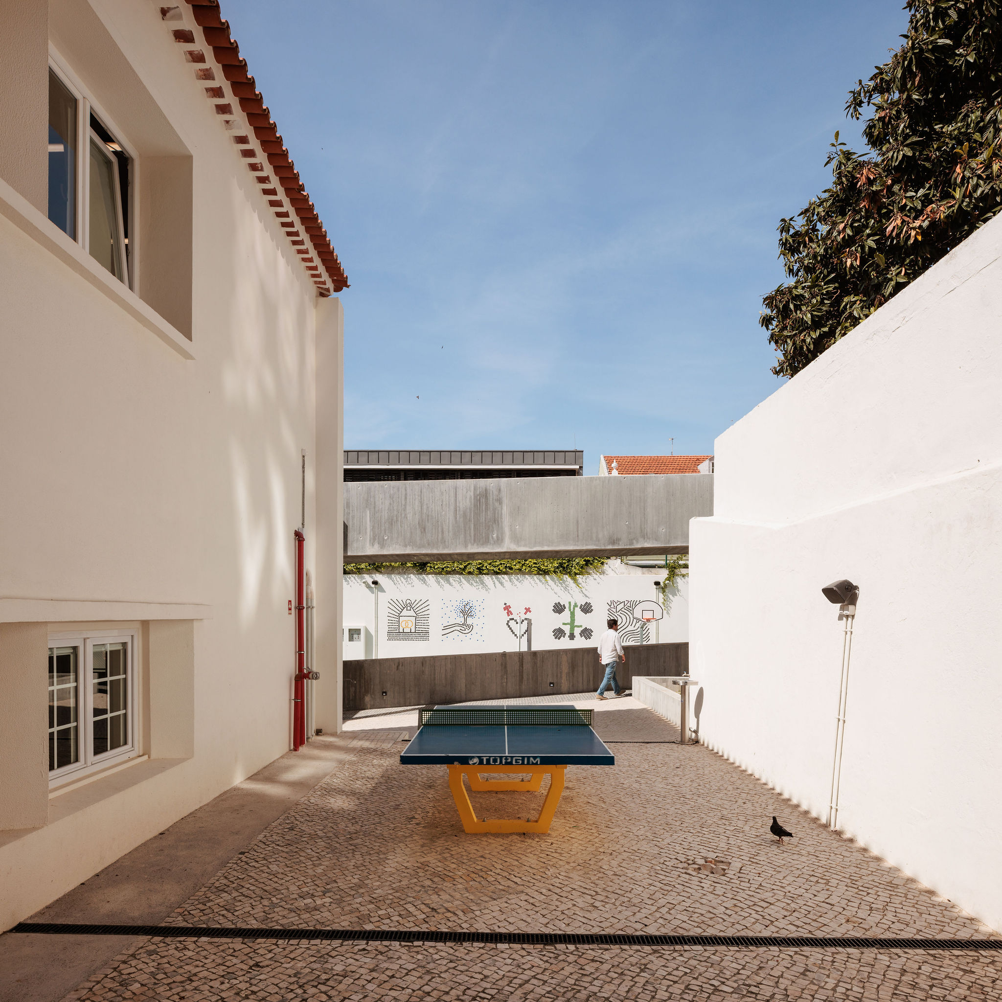 〈サンタ・マリア・カレッジ（Colégio de Santa Maria）〉アントニオ・コスタ・リマ・アーキテクツ（António Costa Lima Arquitectos）