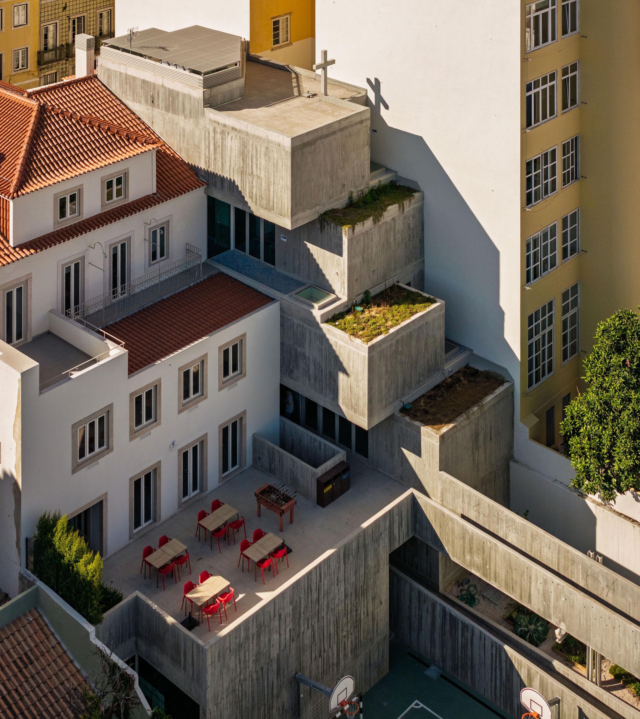 〈サンタ・マリア・カレッジ（Colégio de Santa Maria）〉アントニオ・コスタ・リマ・アーキテクツ（António Costa Lima Arquitectos）