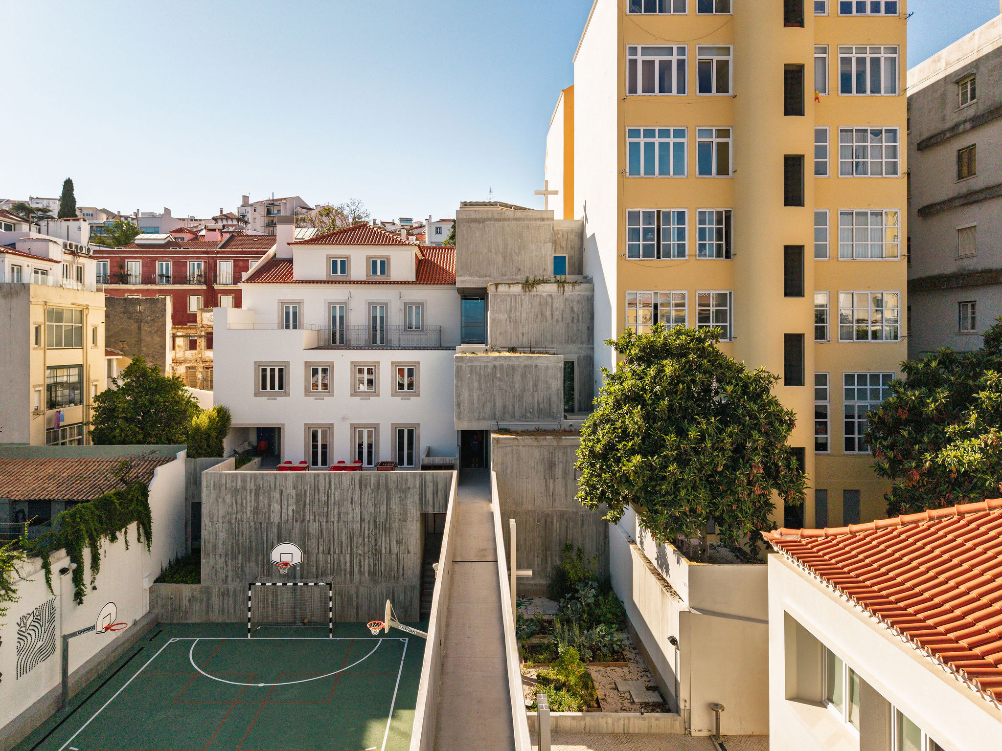 〈サンタ・マリア・カレッジ（Colégio de Santa Maria）〉アントニオ・コスタ・リマ・アーキテクツ（António Costa Lima Arquitectos）